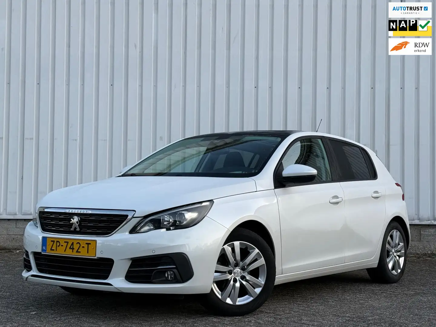 Peugeot 308 1.2 PureTech Blue Lease Executive Trekhaak,AppleCa Fehér - 1