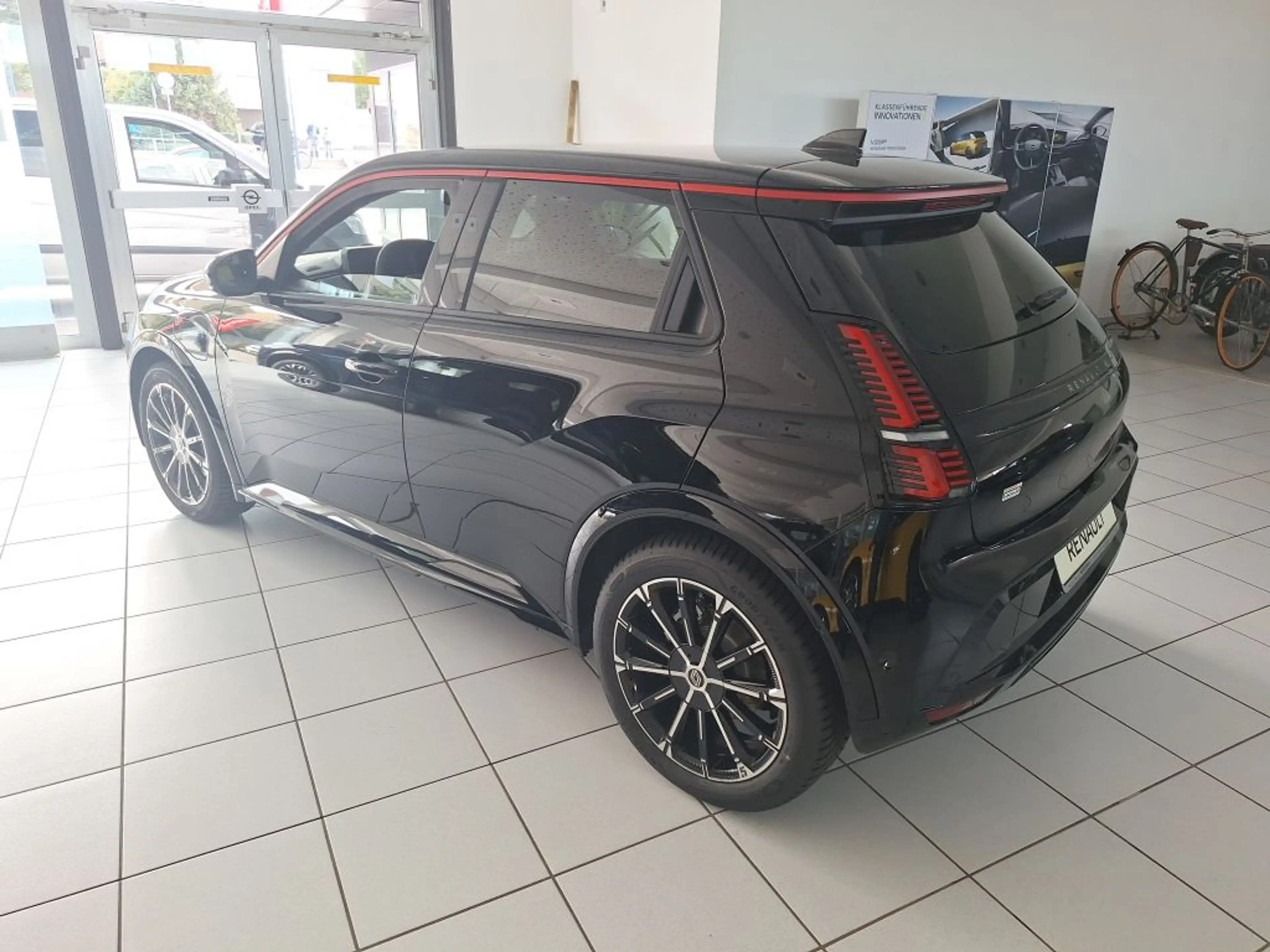 Renault R 5 E-Tech Iconic Five 150 Comfort Range — photo 5