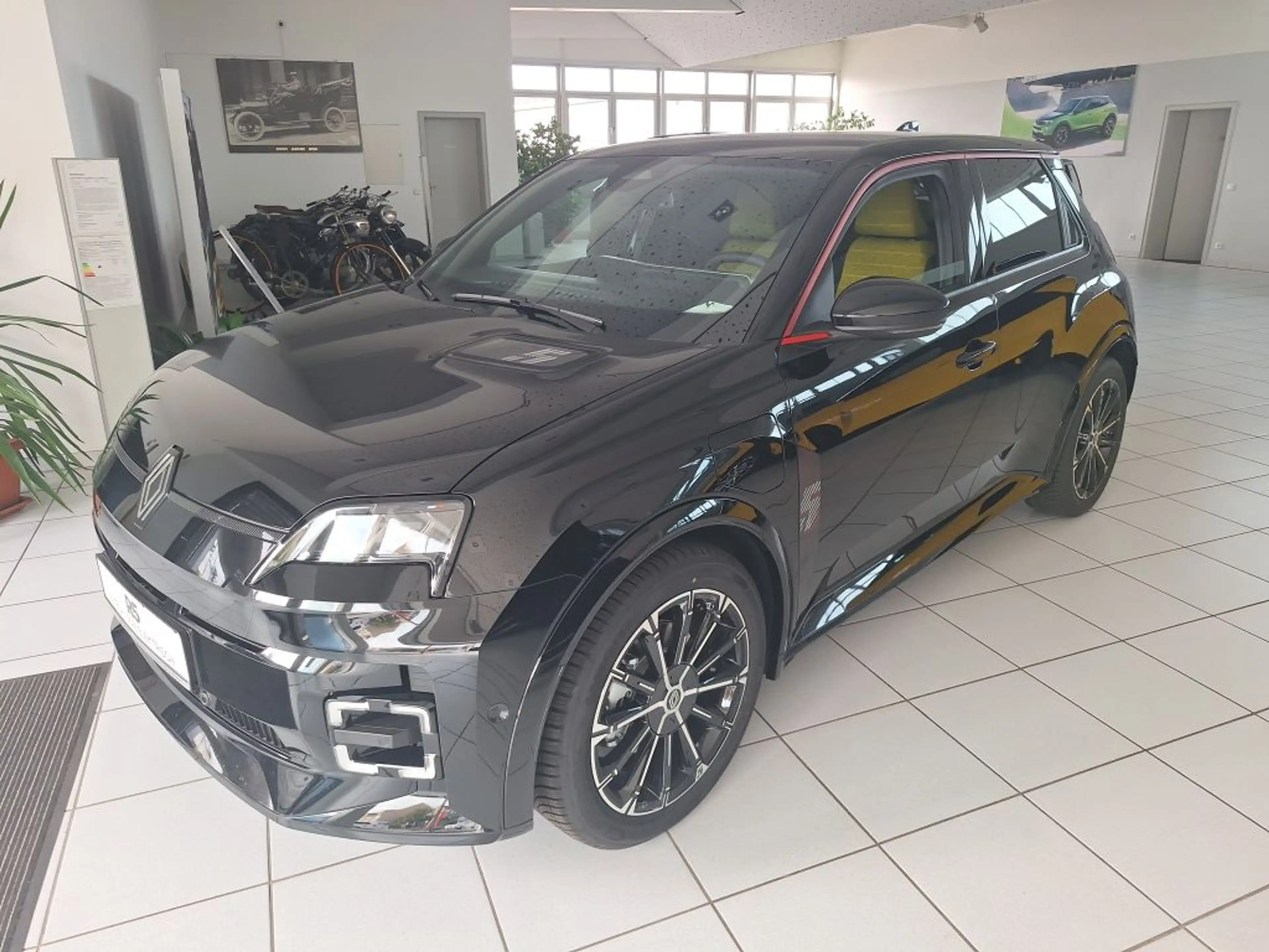 Renault R 5 E-Tech Iconic Five 150 Comfort Range — photo 2