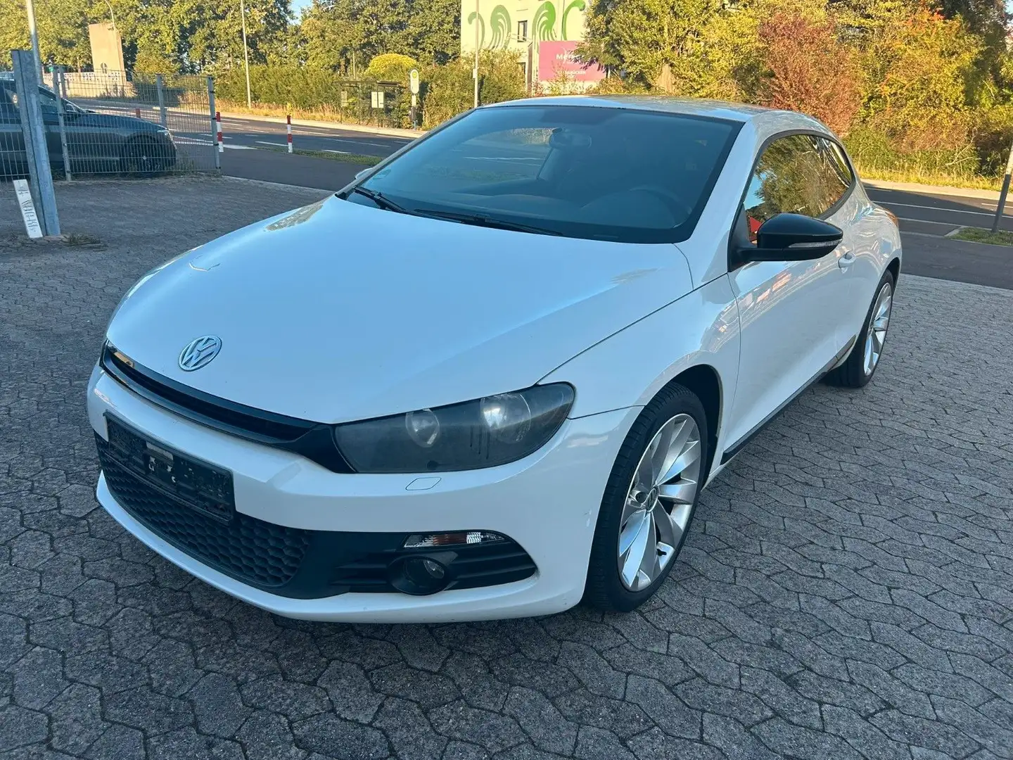 Volkswagen Scirocco 2.0 TDI PDC+ZAHNRIEMEN NEU+8REIFEN+NAVI Weiß - 1