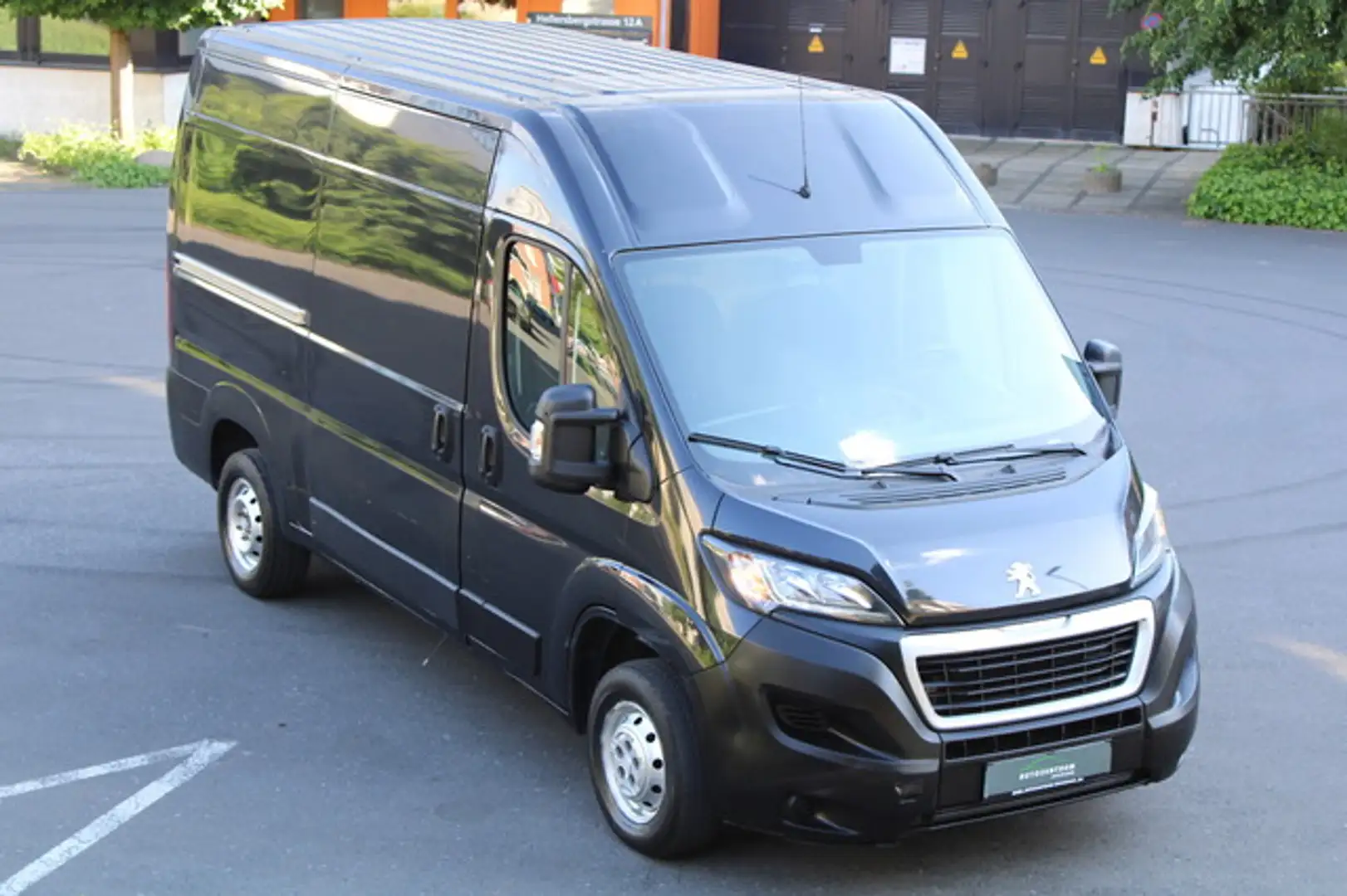 Peugeot Boxer Kasten 335 L2H2 BlueHDi 130 AHK/Klima/PDC Schwarz - 1