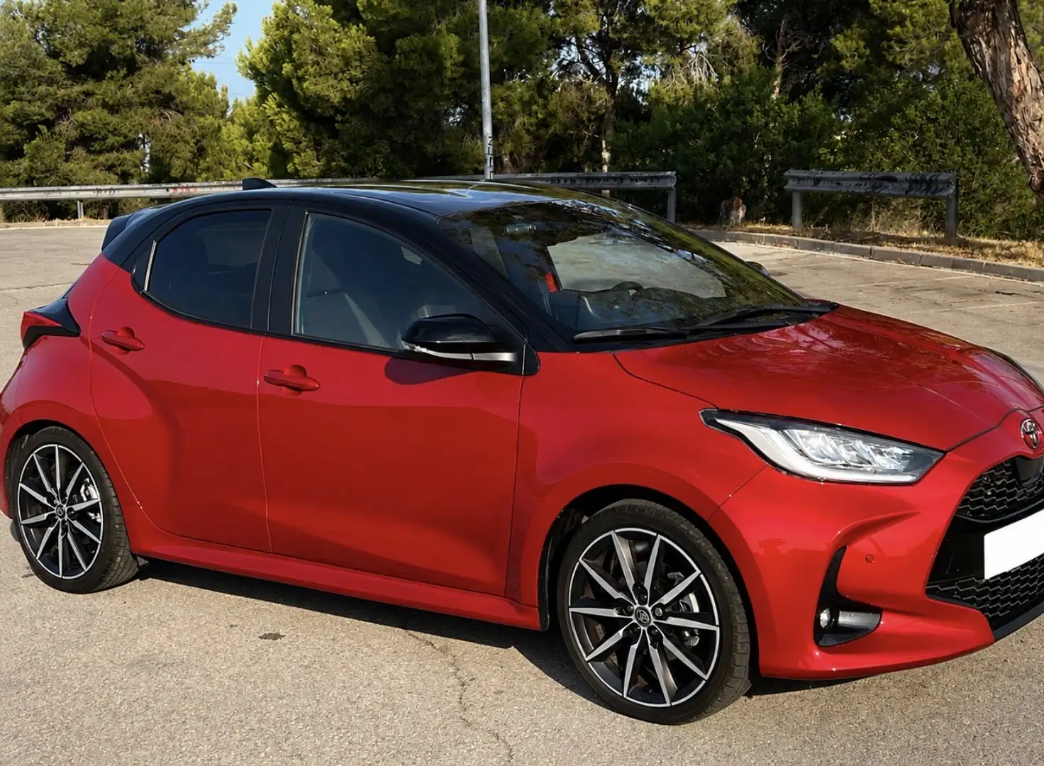 Toyota Yaris 130H 1.5 GR Sport Plus Rojo - 1
