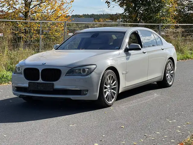 BMW 750 750Li INDIVIDUAL/HUD/MASSAGE/LEDER/SCHECKHEFT