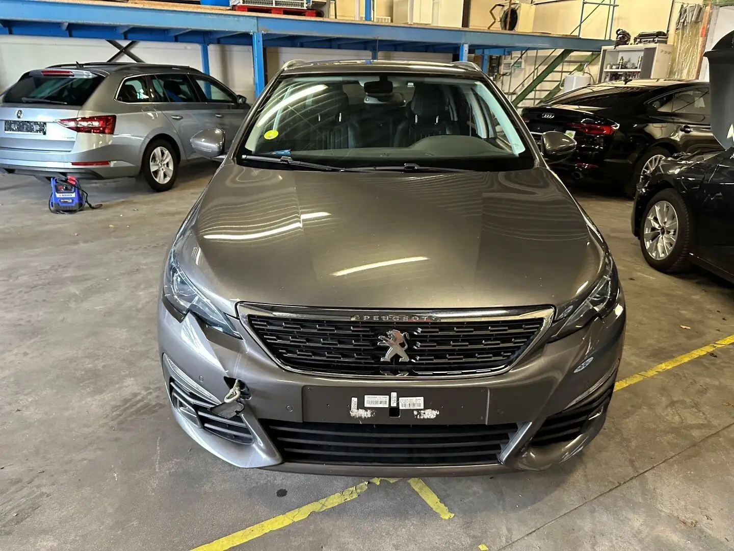 Peugeot 308 308 SW 1.5 BlueHDi Allure Pack S *probleme motor* Grijs - 2