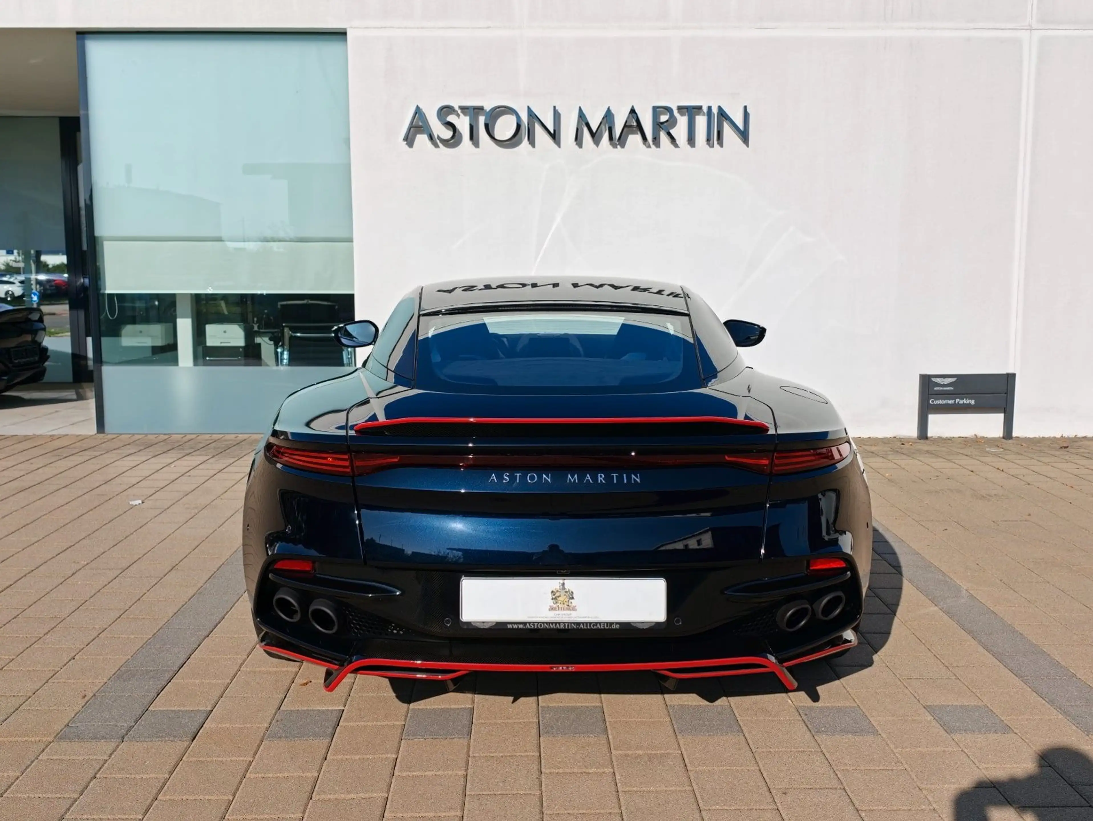 Aston Martin DBS 5.2 V12 770 Ultimate — photo 4