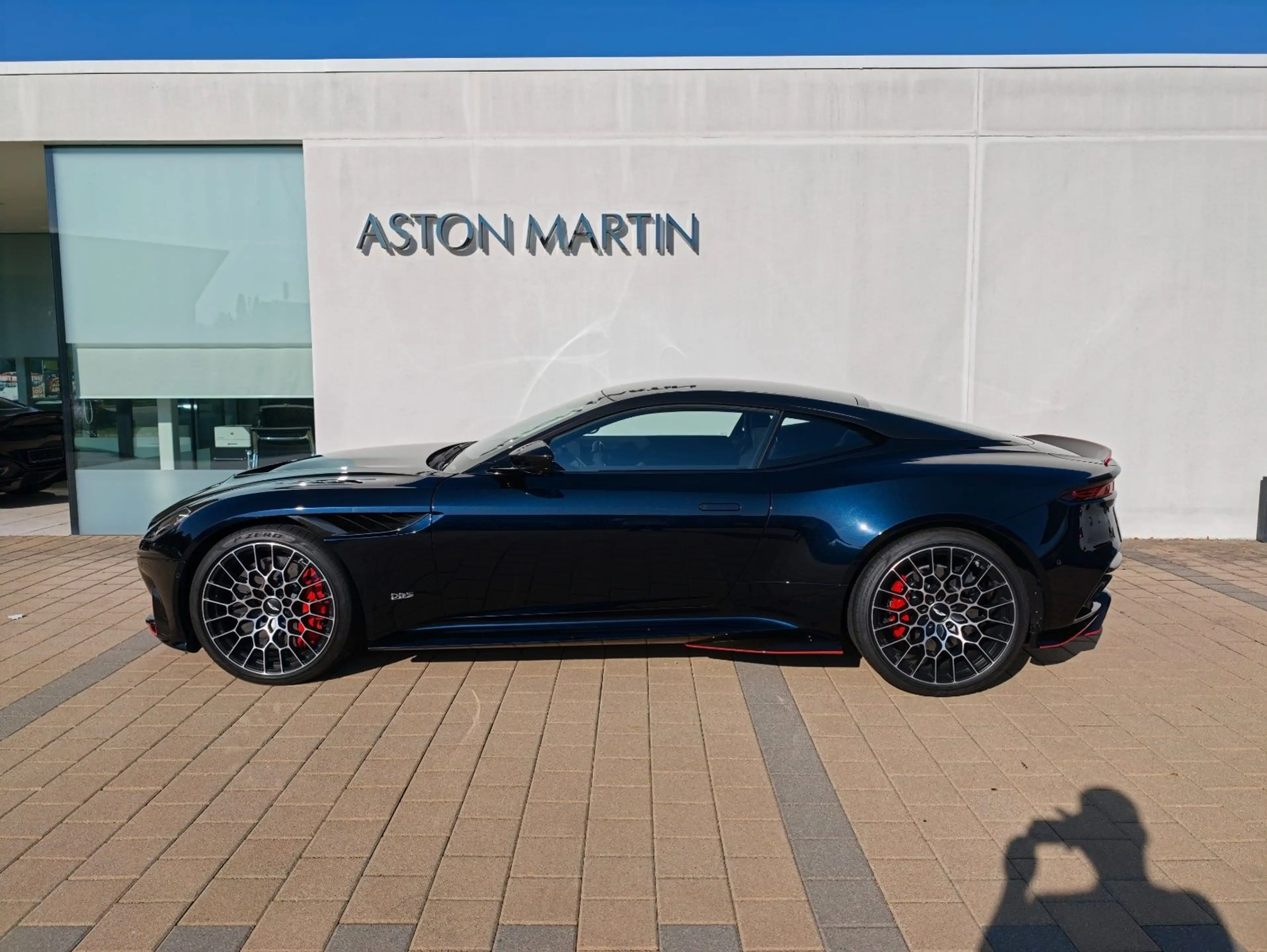 Aston Martin DBS 5.2 V12 770 Ultimate — photo 6