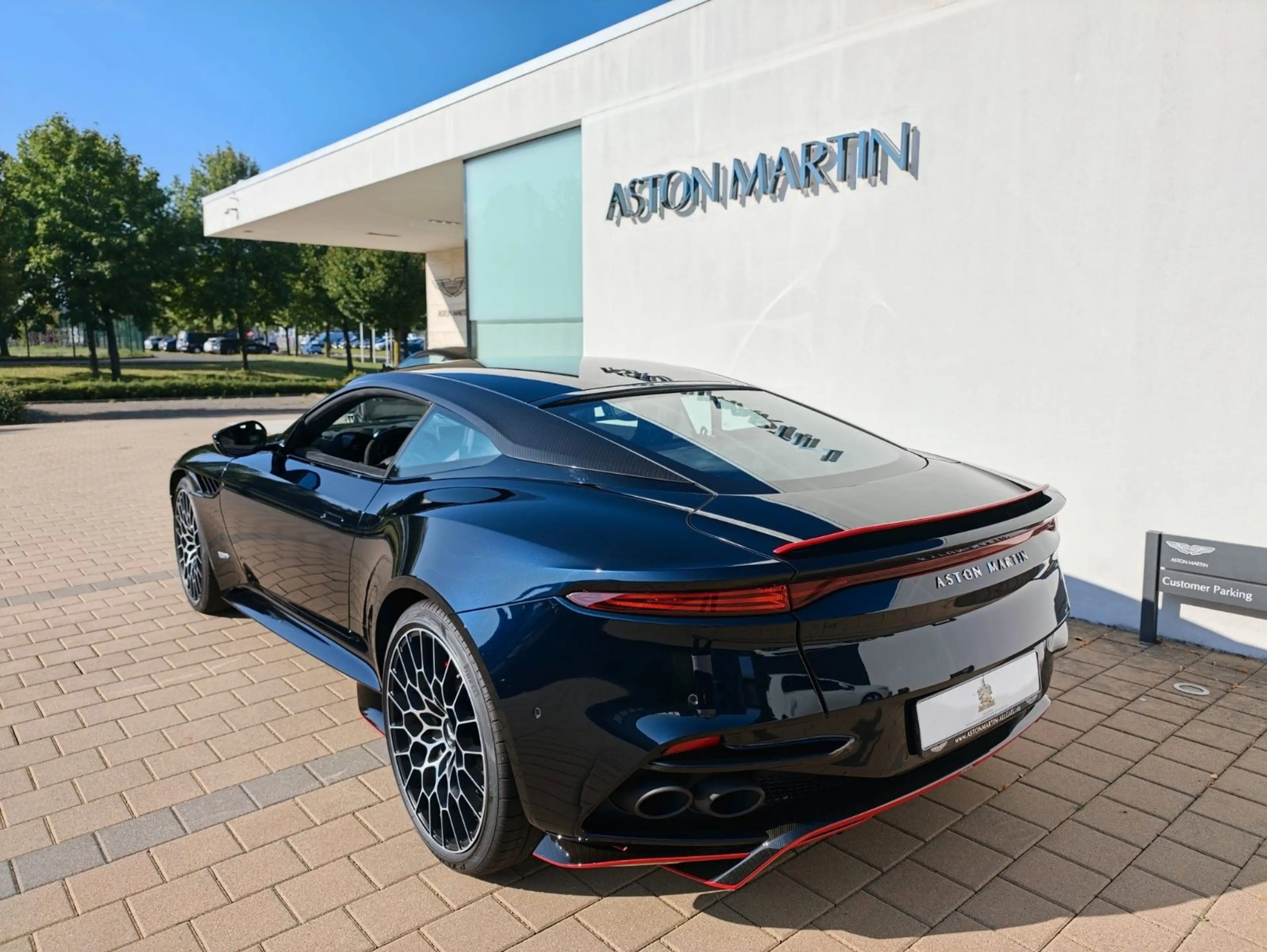 Aston Martin DBS 5.2 V12 770 Ultimate — photo 7