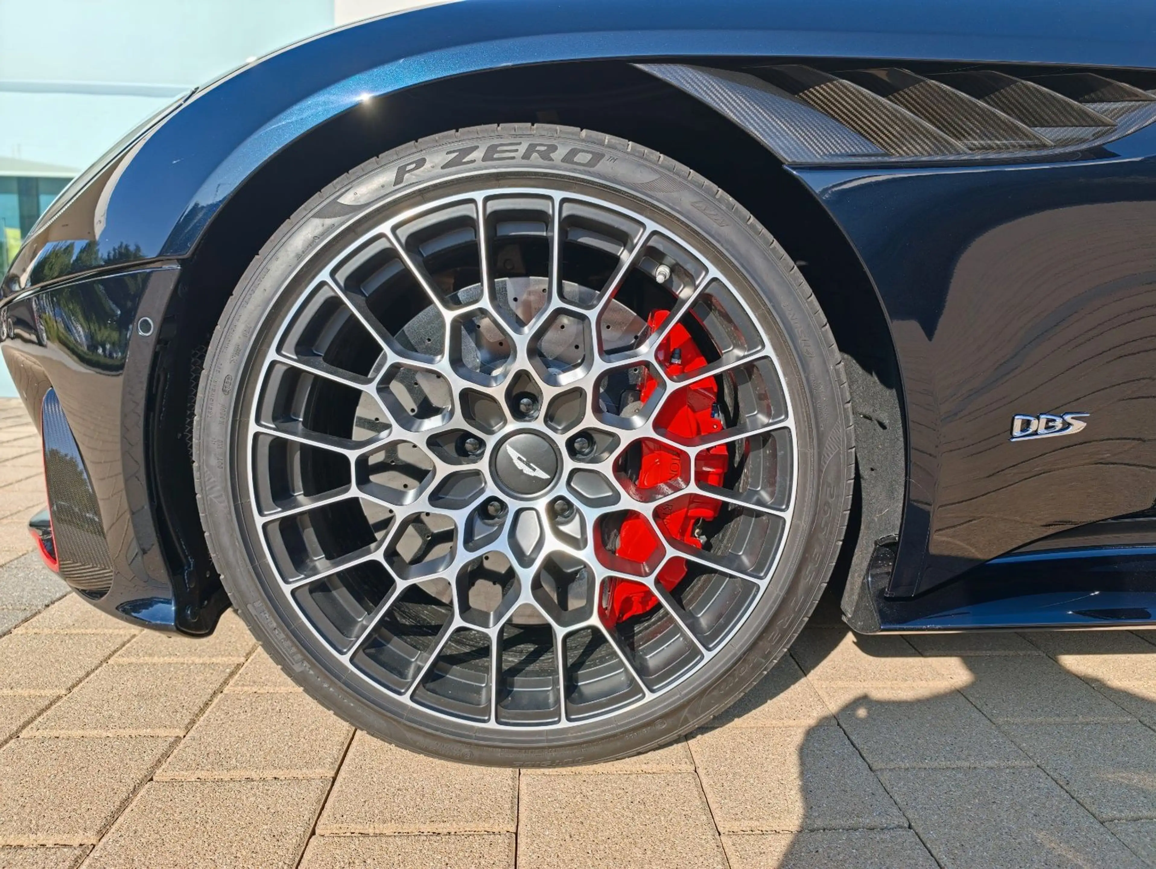 Aston Martin DBS 5.2 V12 770 Ultimate — photo 8