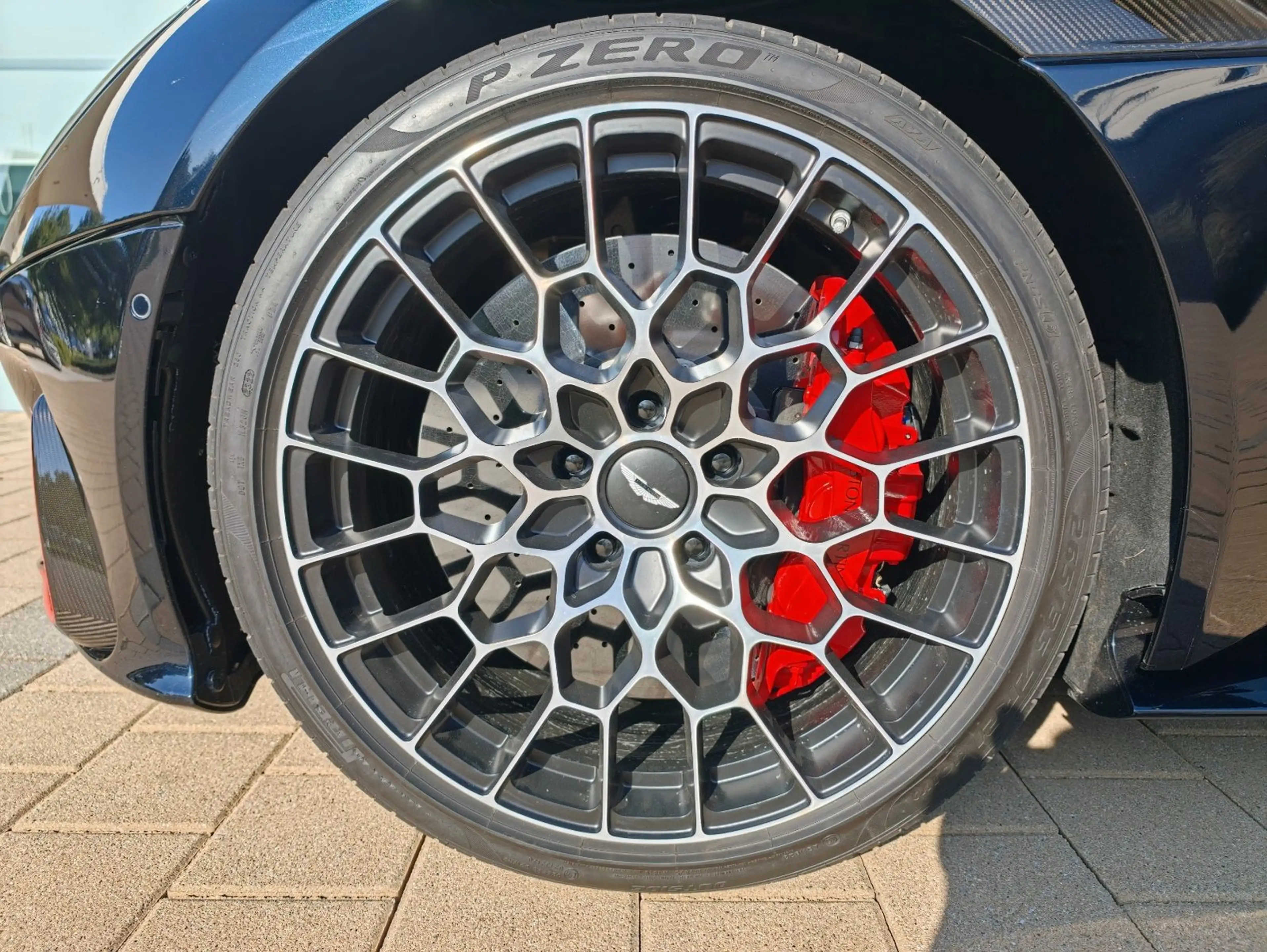 Aston Martin DBS 5.2 V12 770 Ultimate — photo 9