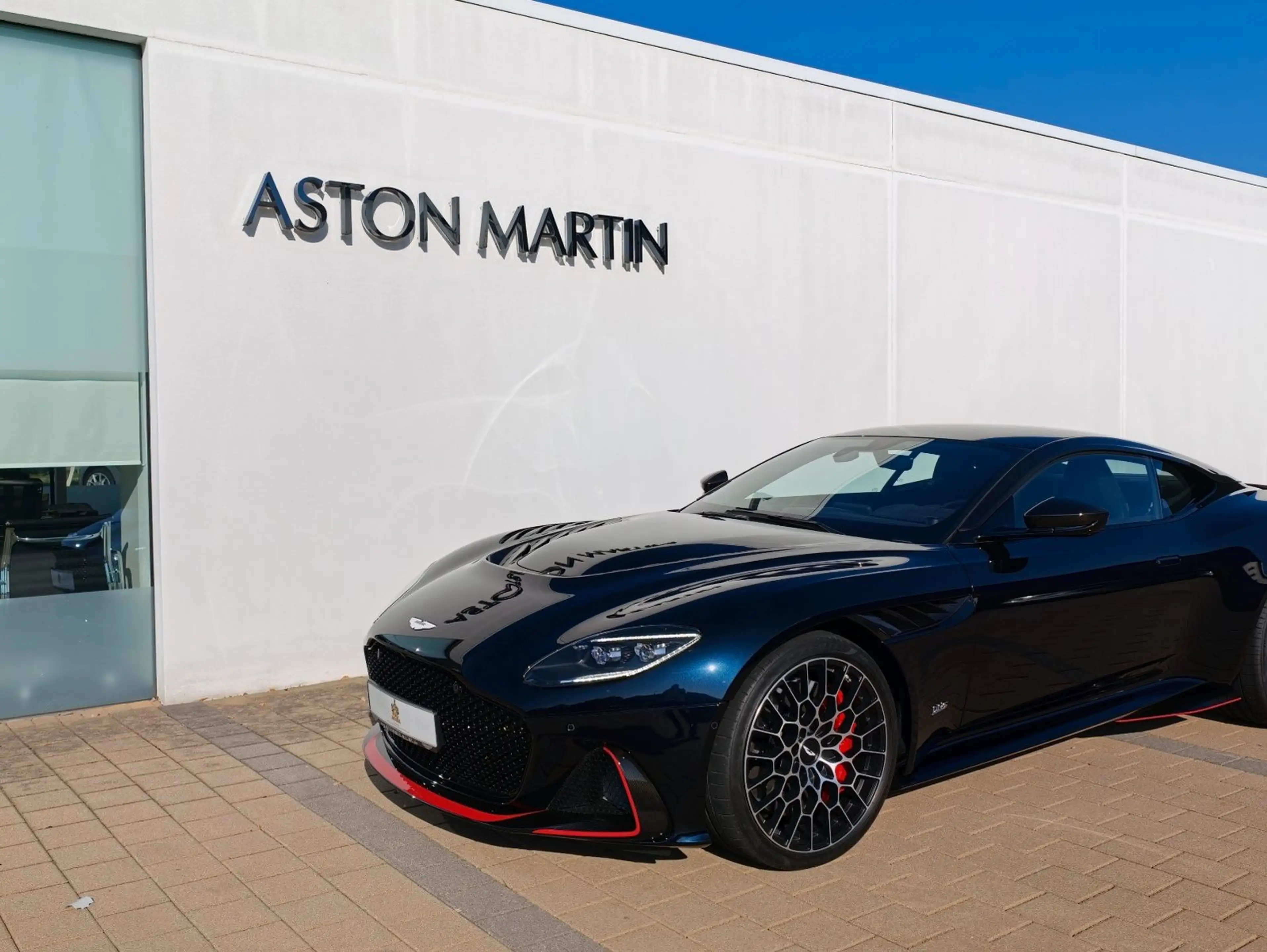 Aston Martin DBS 5.2 V12 770 Ultimate — photo 5