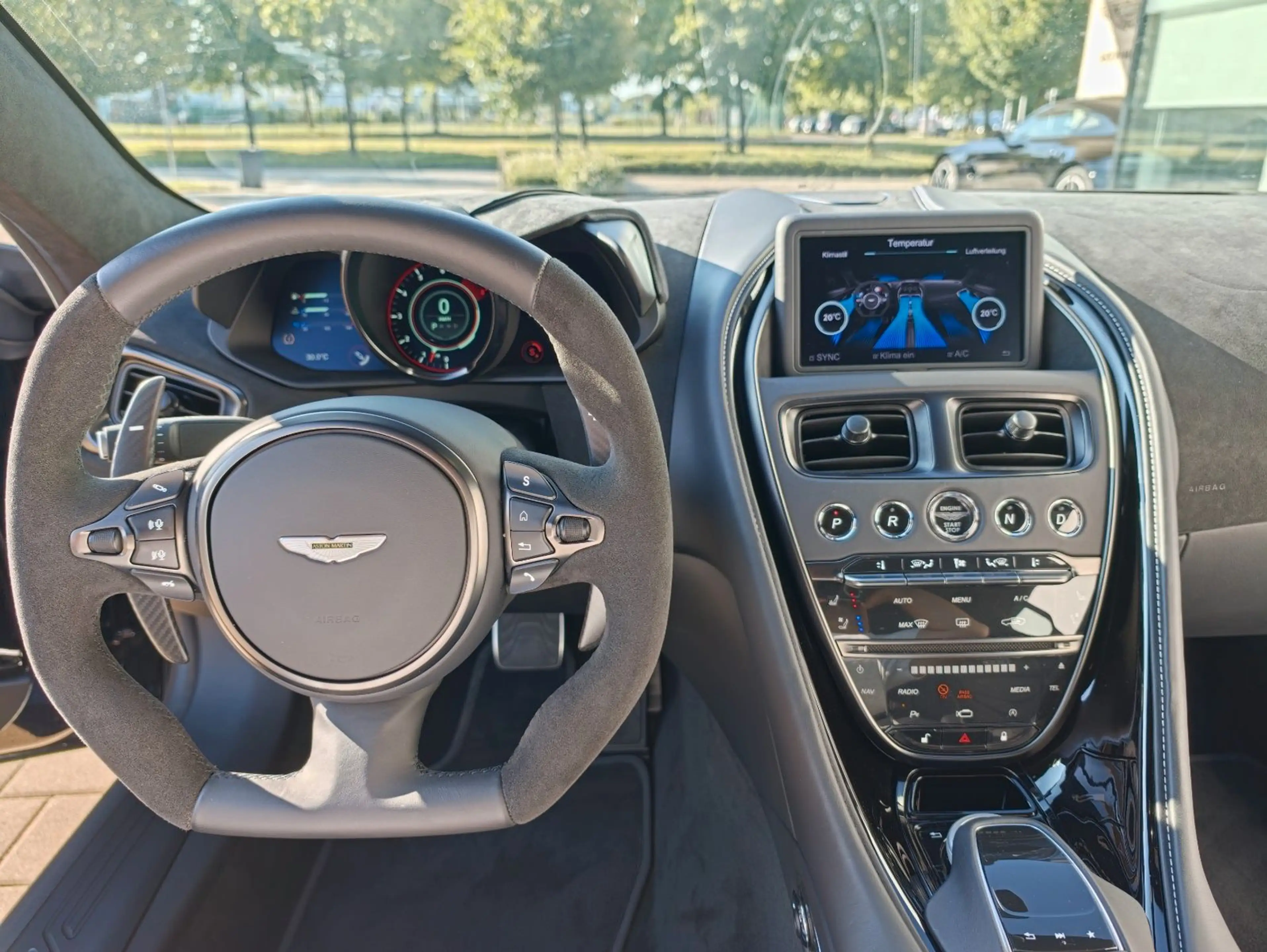 Aston Martin DBS 5.2 V12 770 Ultimate — photo 15