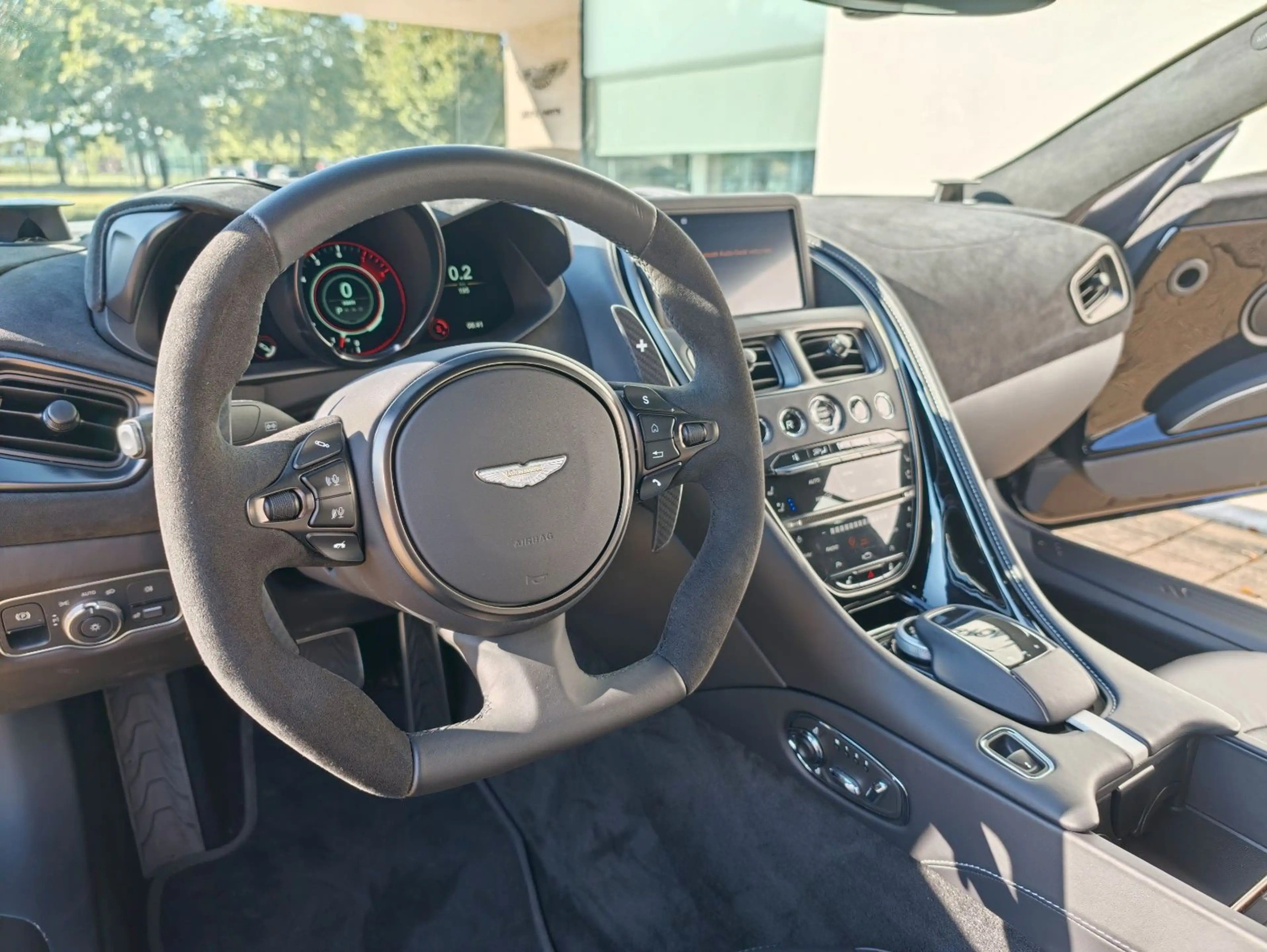 Aston Martin DBS 5.2 V12 770 Ultimate — photo 14