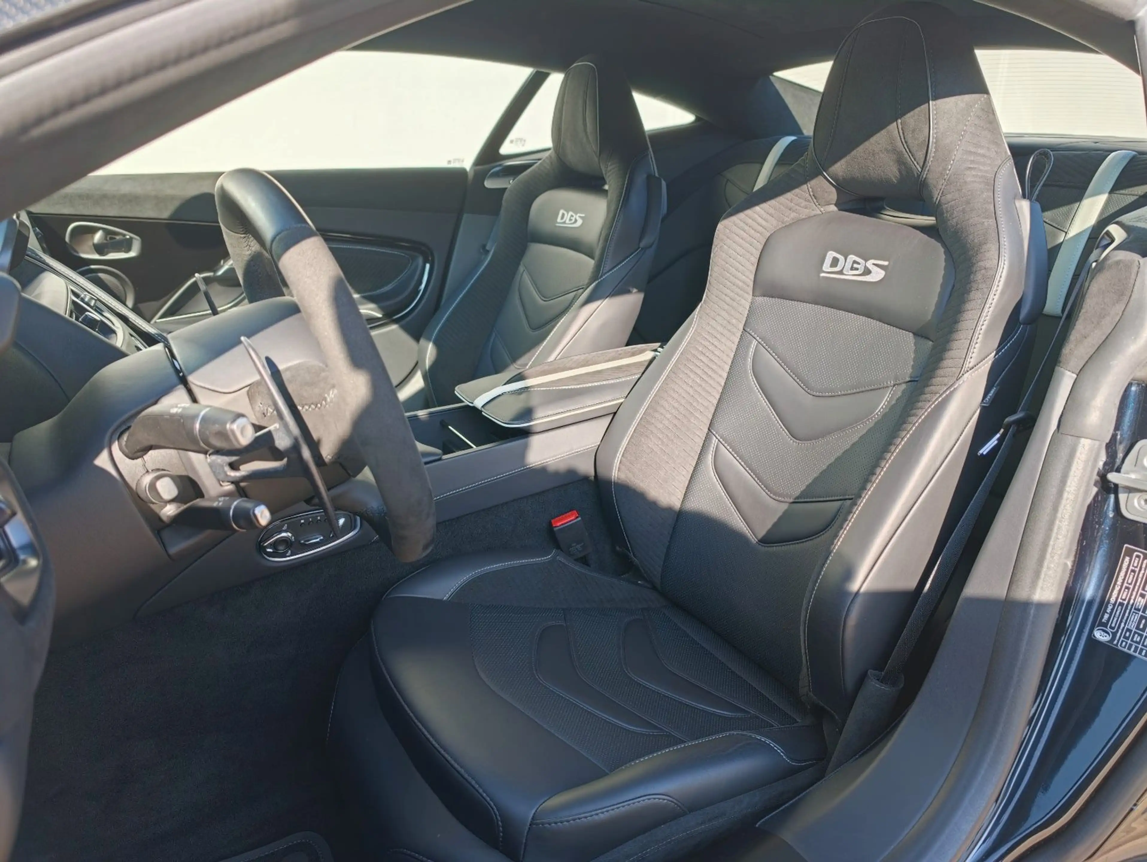 Aston Martin DBS 5.2 V12 770 Ultimate — photo 12