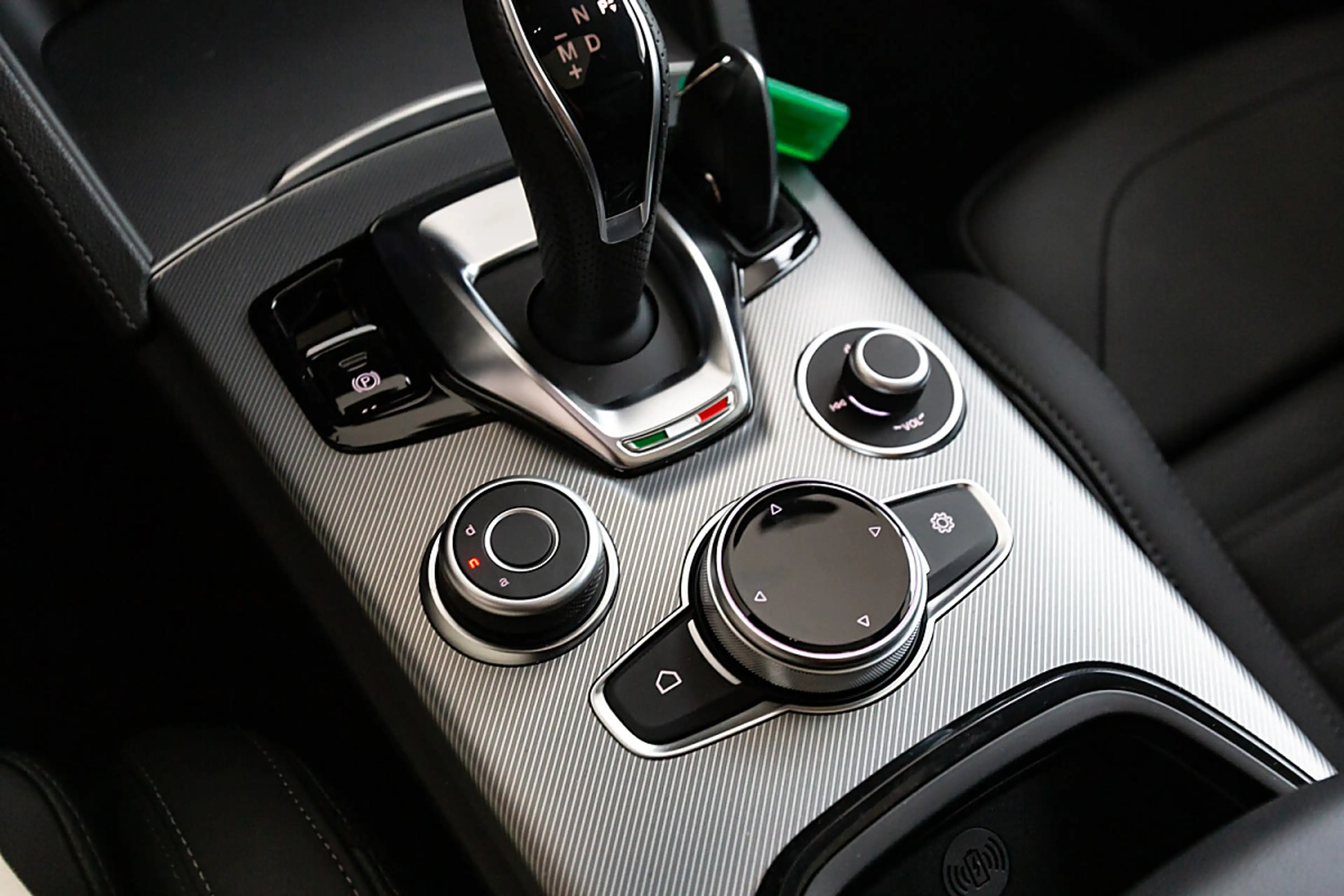 Alfa Romeo Stelvio Veloce 2,2 16V 210 AT8 Q4 — photo 10