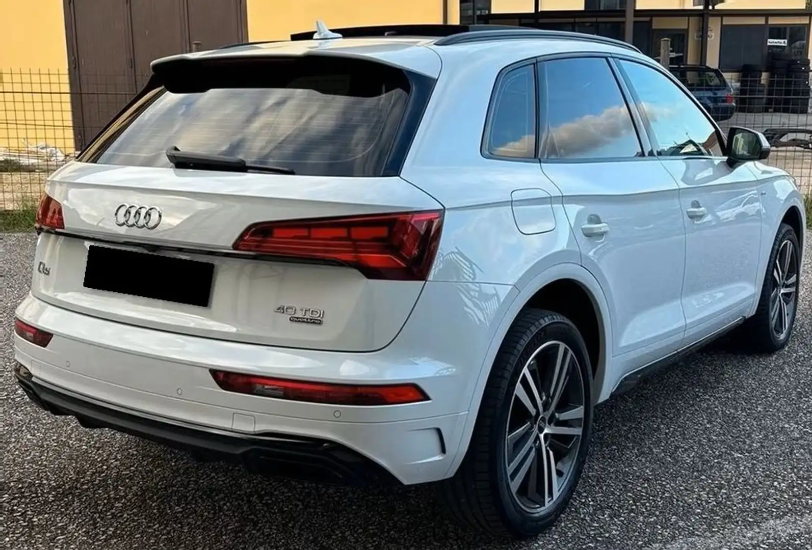Audi Q5 TDI quattro S-line S-tronic aut Weiß - 2