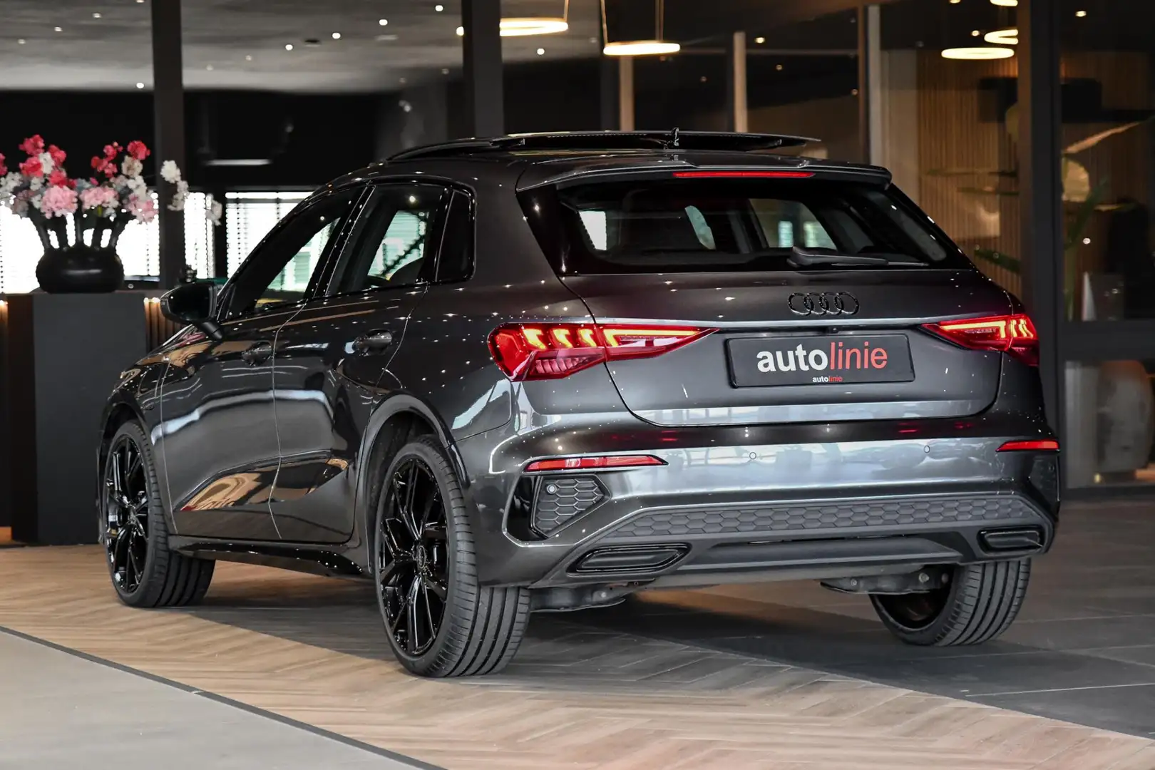 Audi A3 Sportback 40 TFSI e 3x S-Line. RS Zetels, Pano, AC Grijs - 2