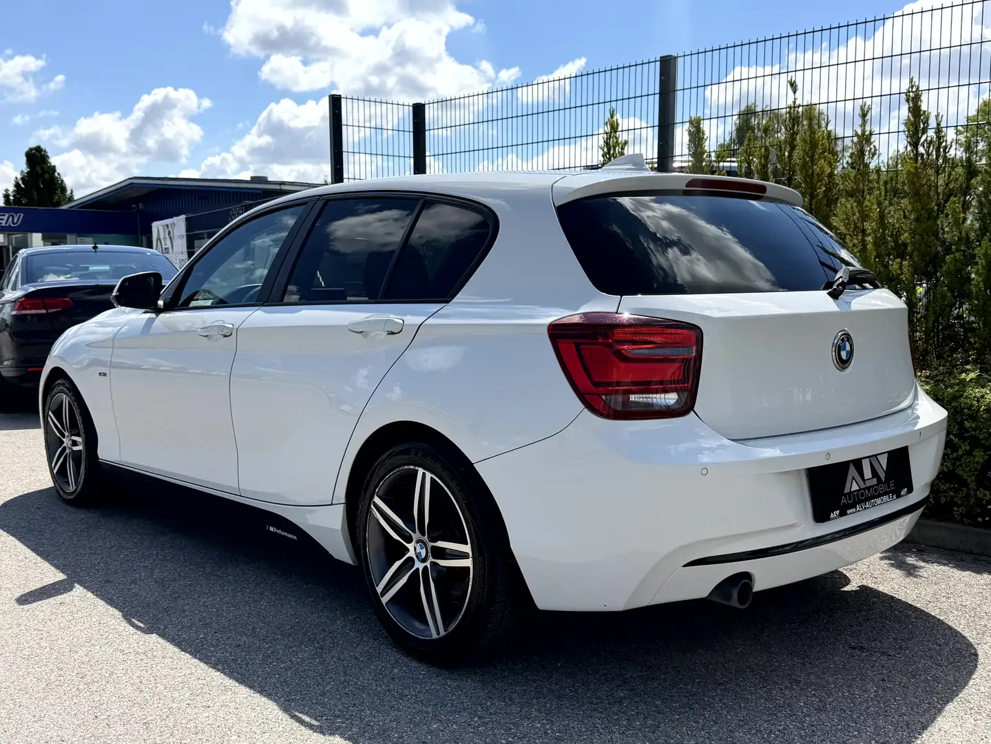 BMW 118 d Sport Automatik Weiß - 2