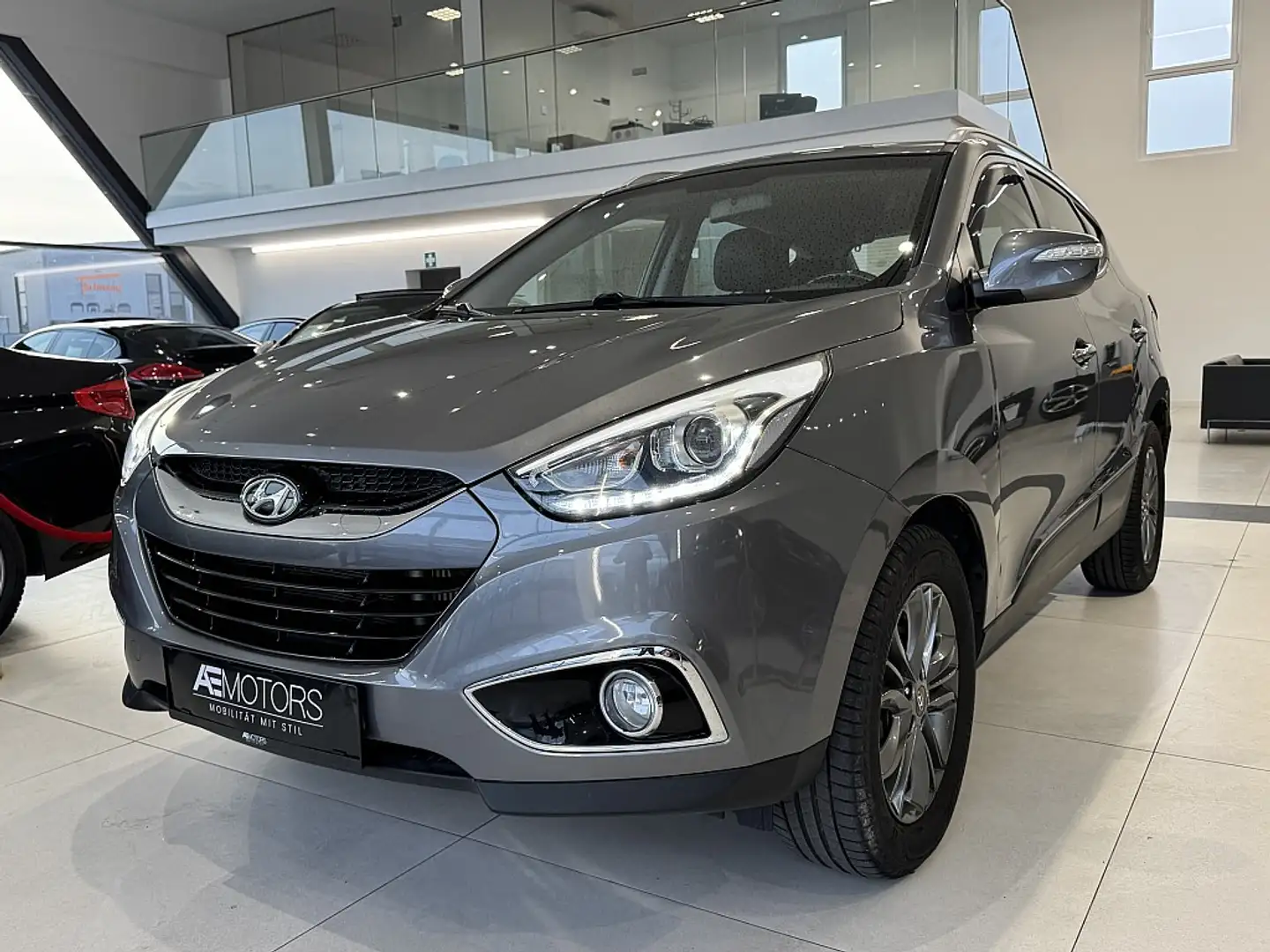 Hyundai iX35 2,0 CRDi GO *TOP*GARANTIE*KREDIT*SR+WR*1.HAND* Szürke - 1