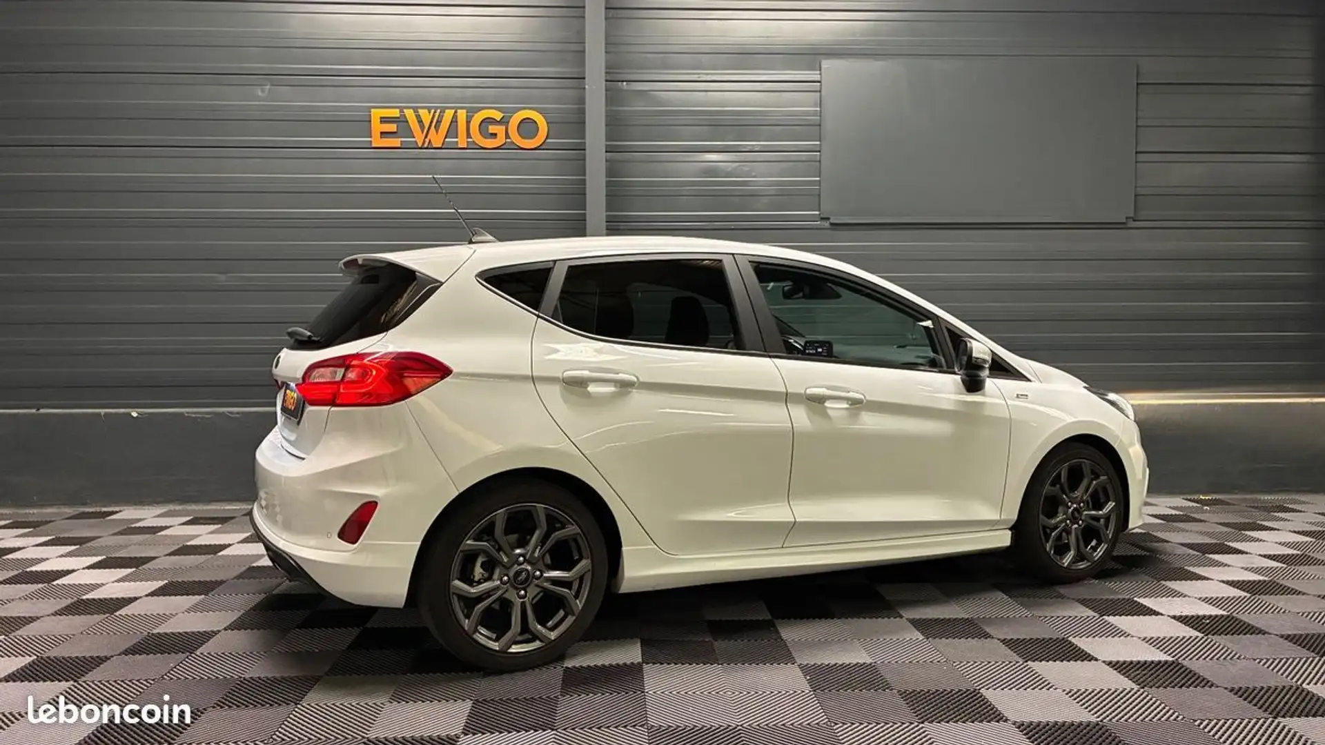 Ford Fiesta 1.0 ecoboost 100ch st line Blanc - 2