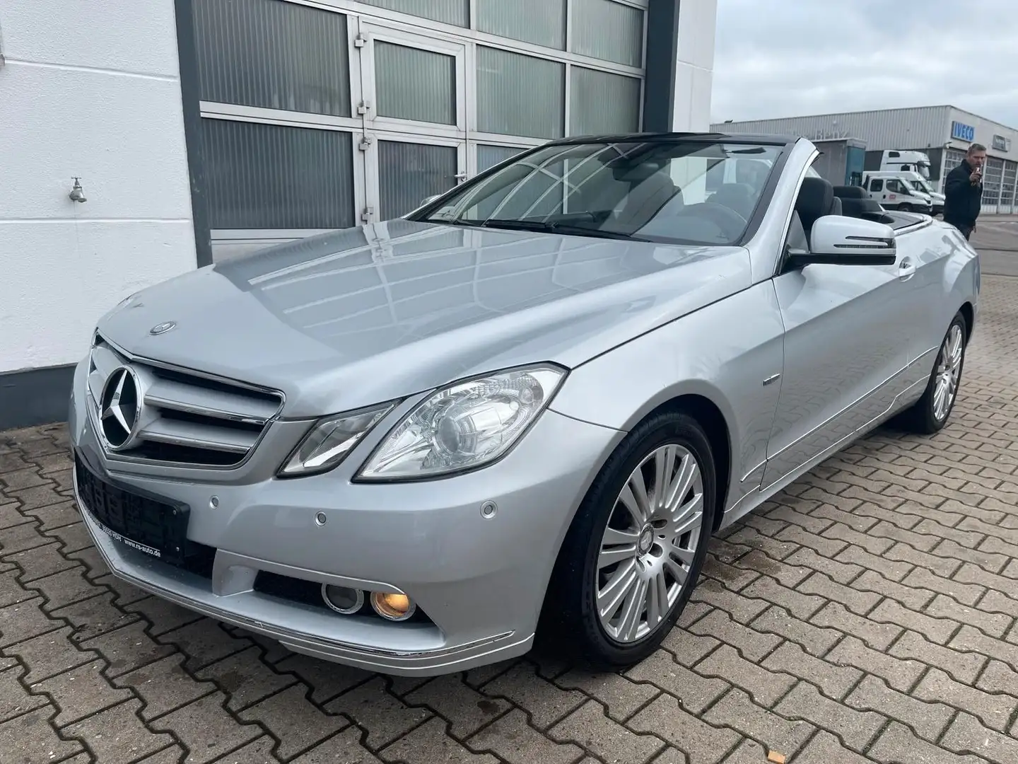 Mercedes-Benz E 200 Autom.Cabrio/SHZ/AHK/AIRSCARF/PDC/GARANTIE Silber - 1