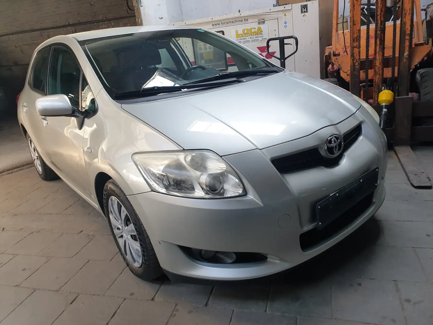 Toyota Auris 1.4 D-4D Linea Luna Grijs - 2
