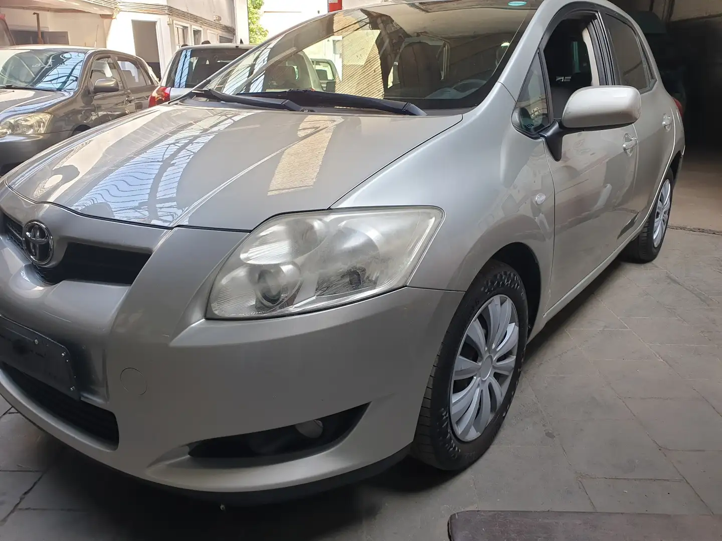 Toyota Auris 1.4 D-4D Linea Luna Grijs - 1