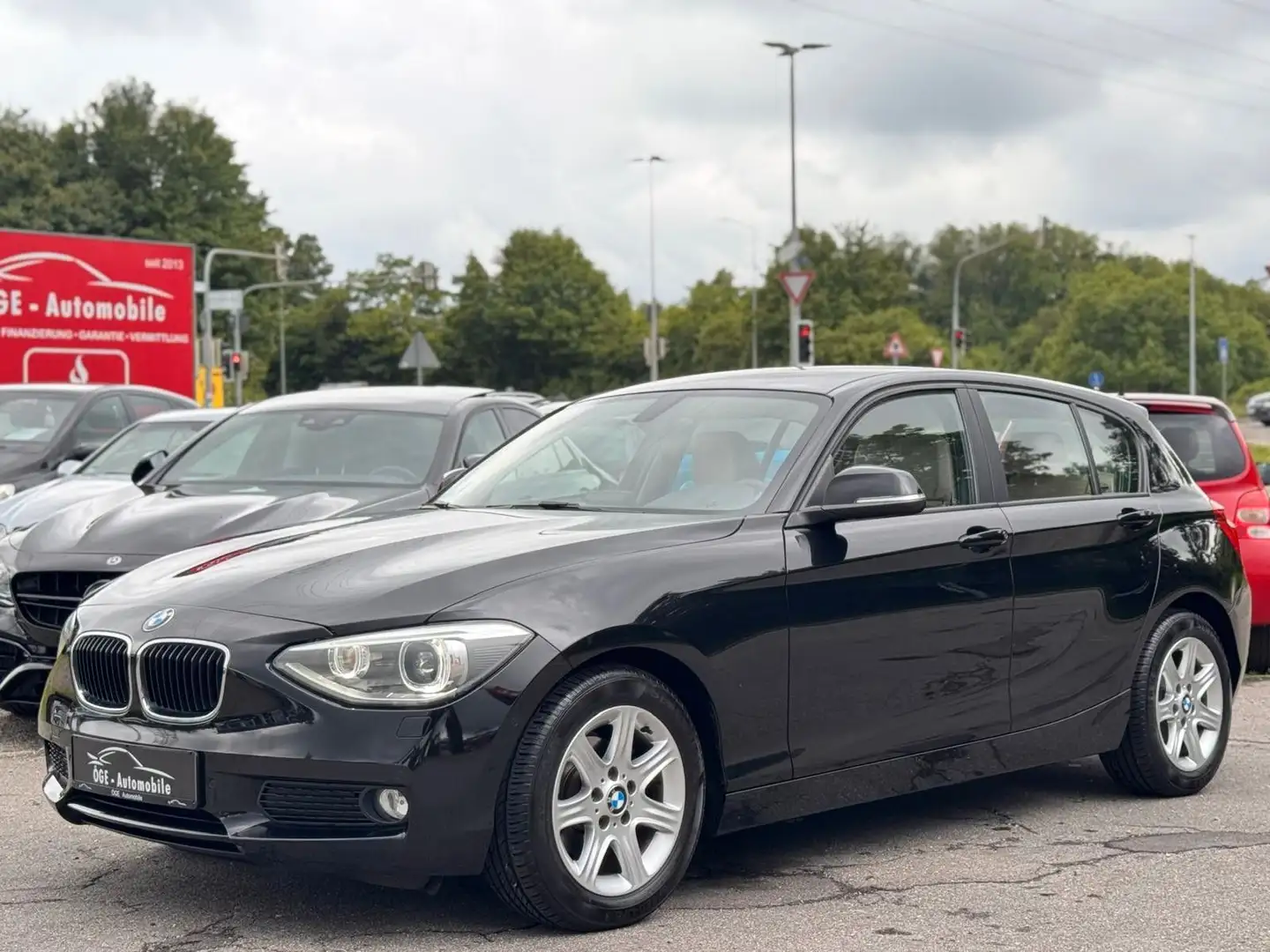 BMW 118 d 1er Lim.  Automatik/Kamera/Navi/Leder Schwarz - 2