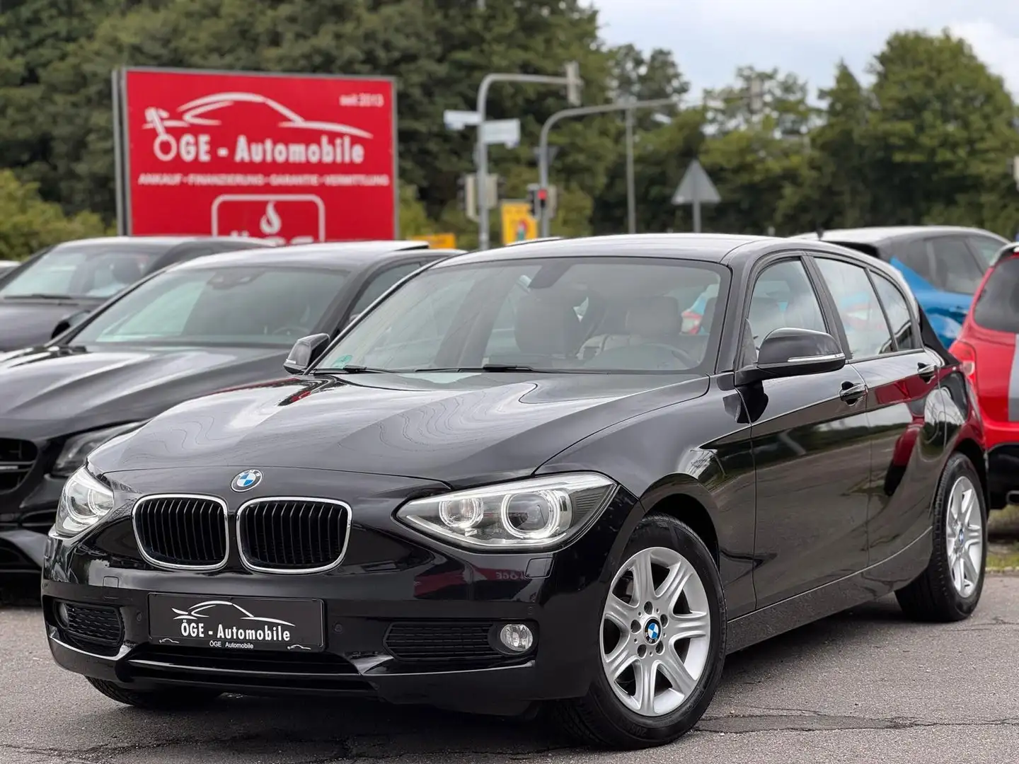 BMW 118 d 1er Lim.  Automatik/Kamera/Navi/Leder Schwarz - 1