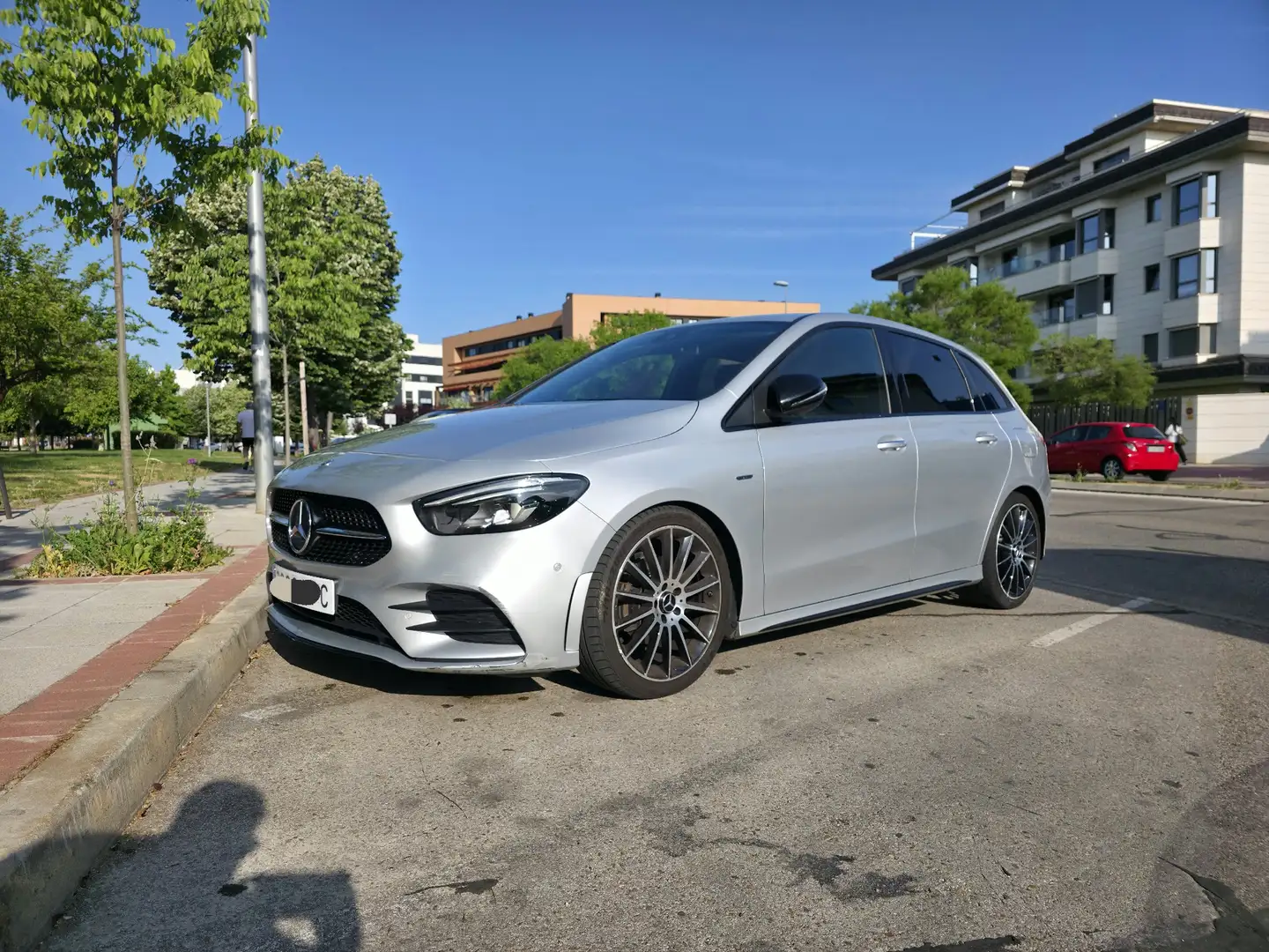 Mercedes-Benz B 180 180d 8G-DCT - 1