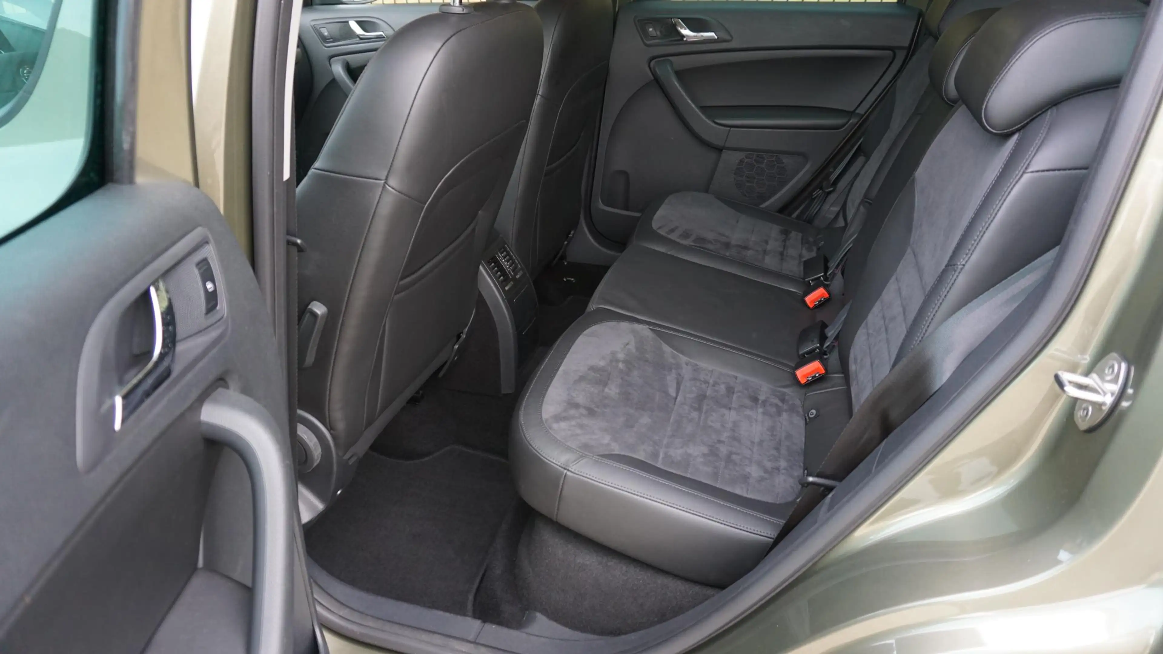 Skoda Yeti 1.2 TSI 105pk DSG Outdoor Outdoor & Elegance Leder — photo 21