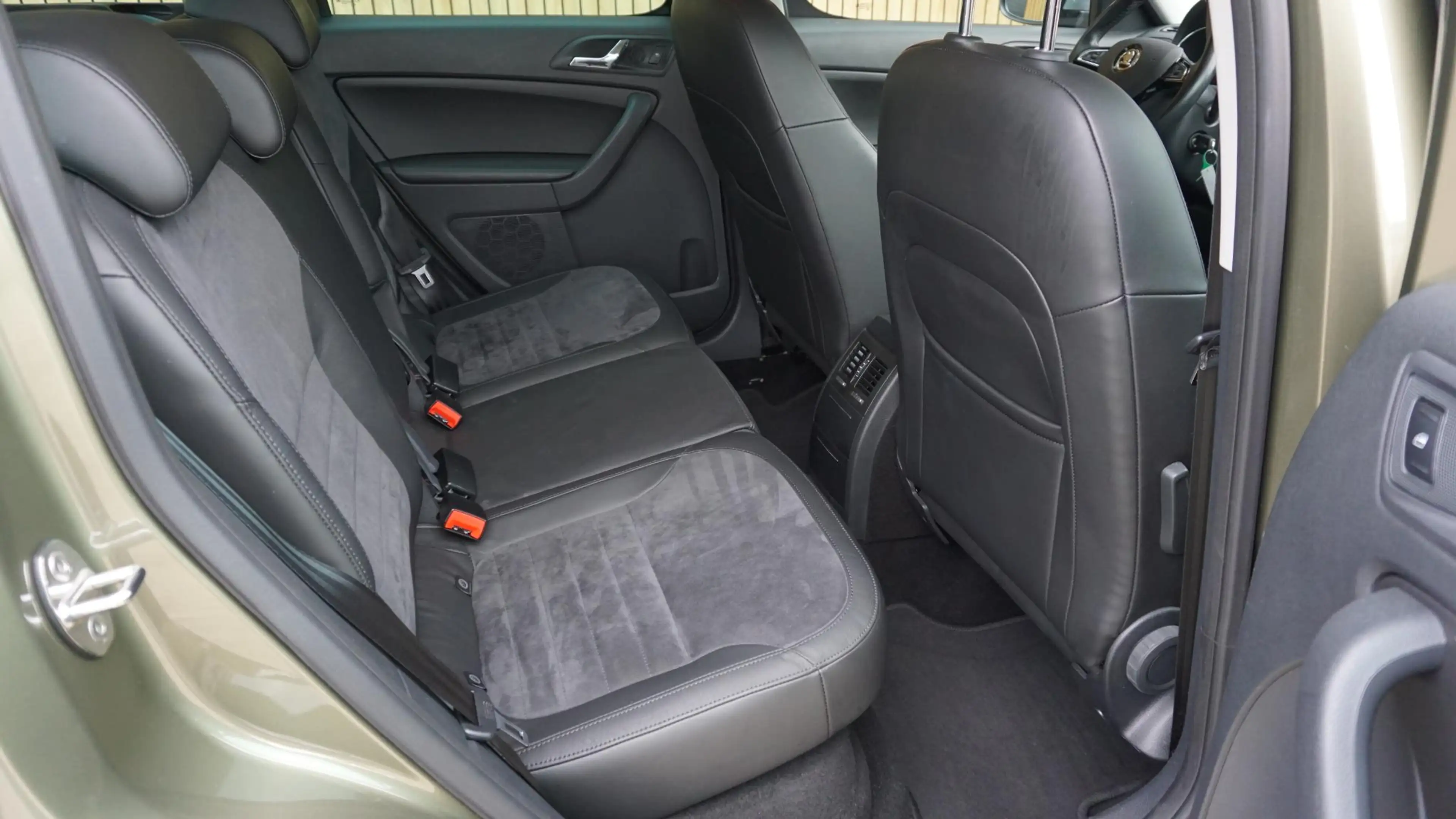 Skoda Yeti 1.2 TSI 105pk DSG Outdoor Outdoor & Elegance Leder — photo 22