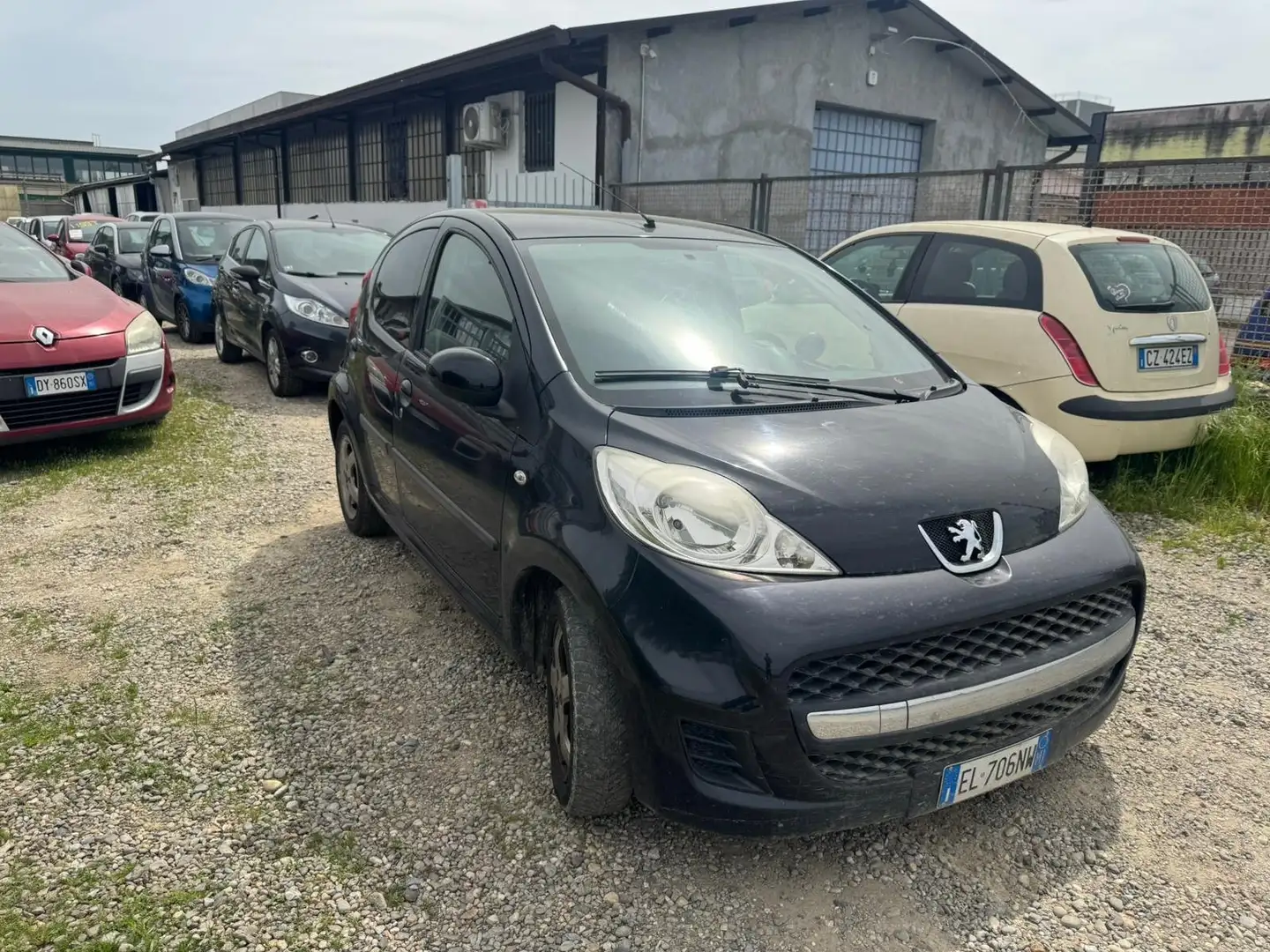 Peugeot 107 107 5p 1.0 12v Active Чорний - 1