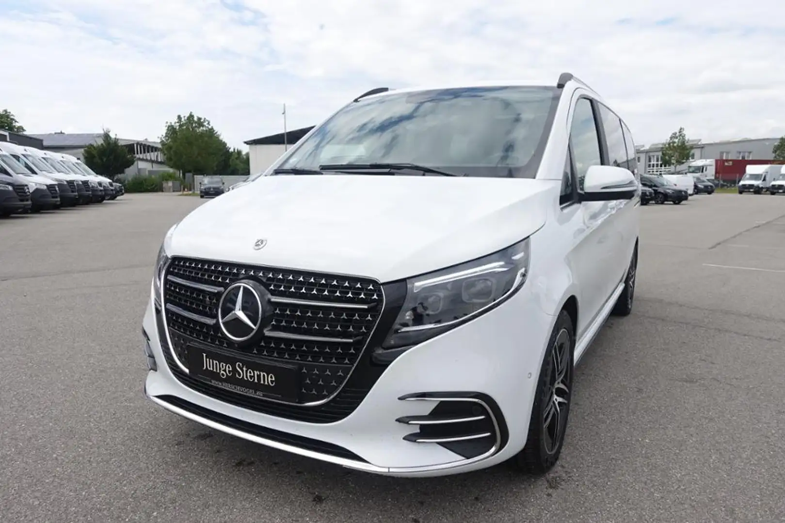 Mercedes-Benz V 300 d EXCLUSIVE AMG AIRMATIC Panorama AHK Weiß - 2