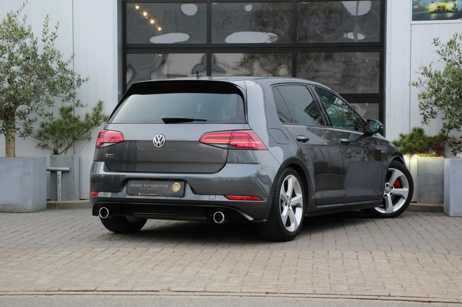Volkswagen Golf GTI 2.0 TSI - H&R - DSG - LED/MATRIX - PDC RONDOM - DI Grijs - 2