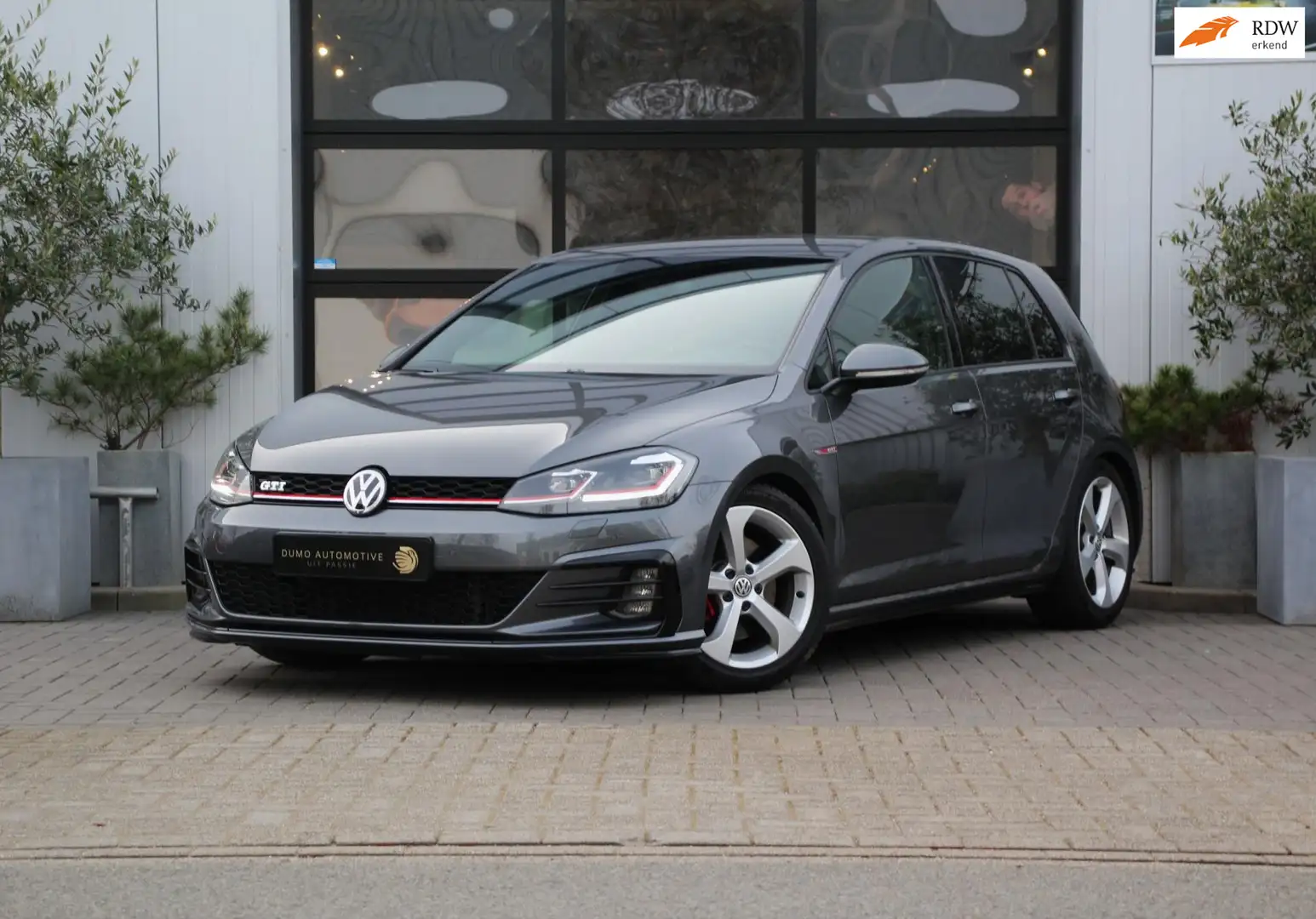 Volkswagen Golf GTI 2.0 TSI - H&R - DSG - LED/MATRIX - PDC RONDOM - DI Grijs - 1