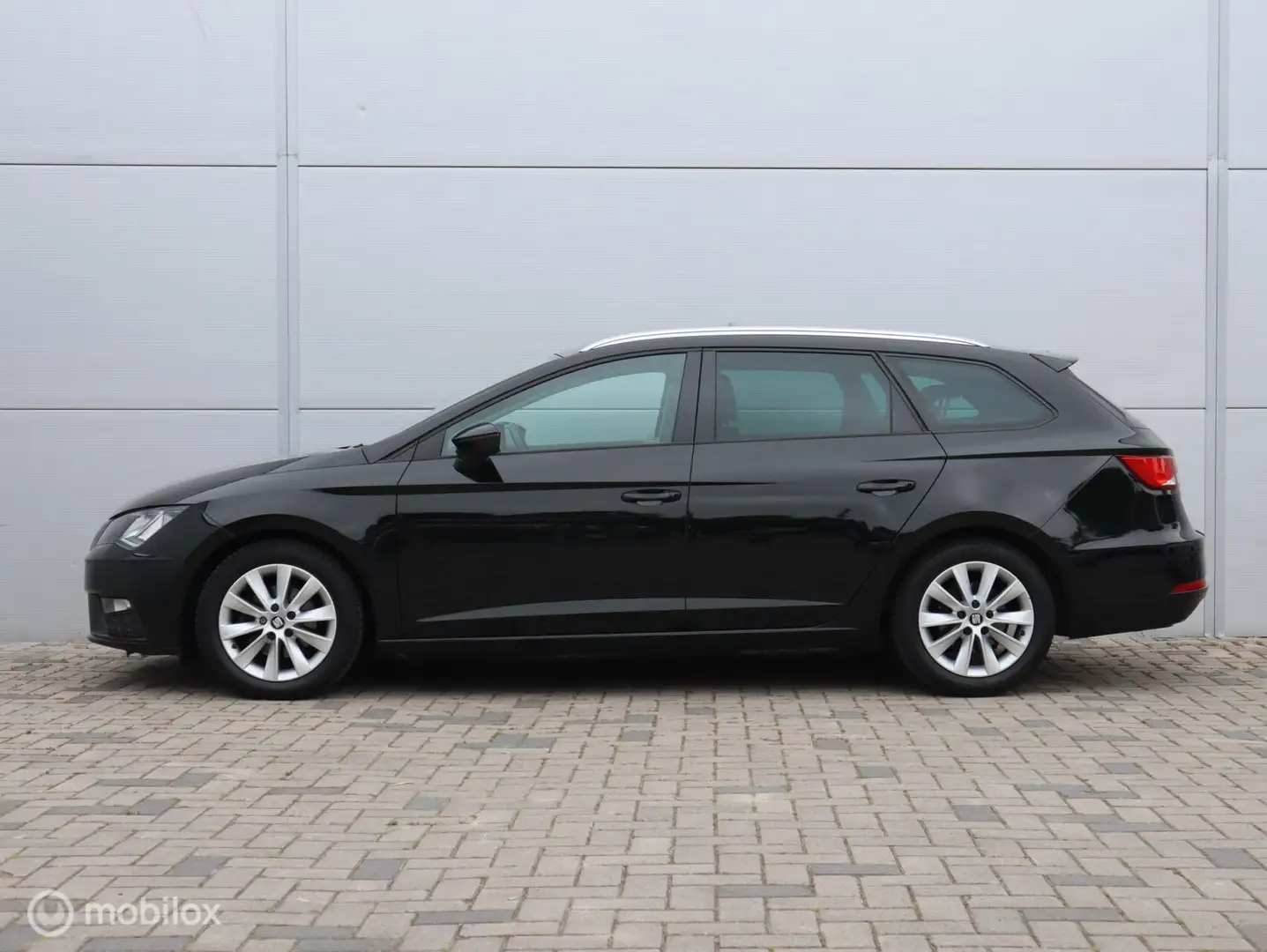 SEAT Leon ST 1.0 clima cruise CarPlay Negro - 2