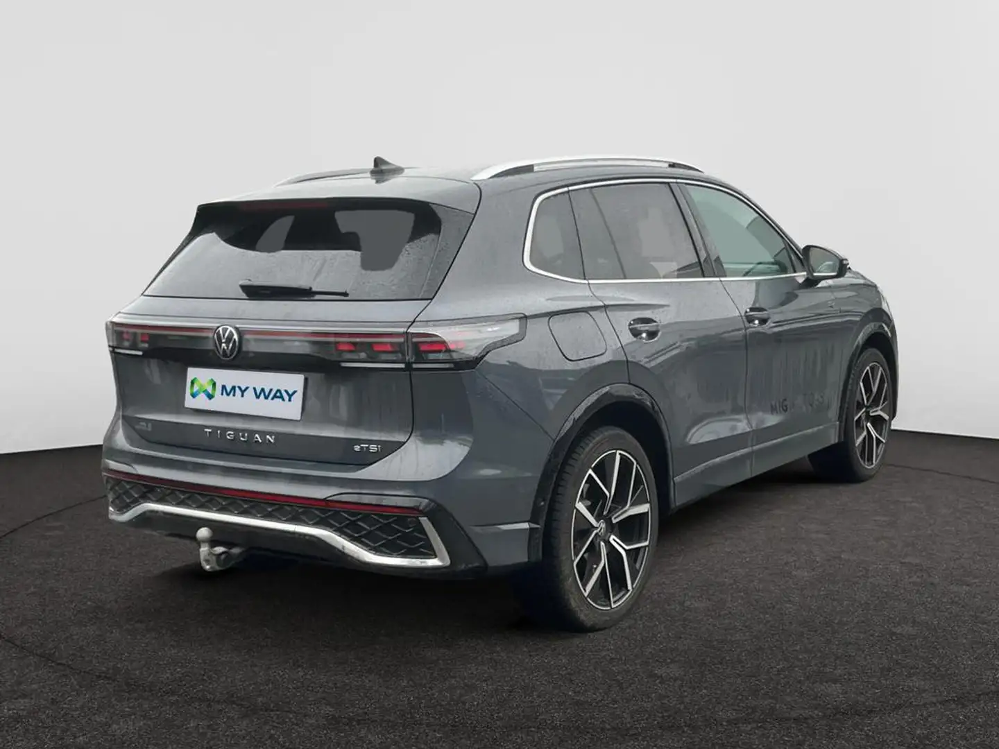 Volkswagen Tiguan Full R-Line 1.5 TSI (150 pk) AUTOMAAT /// inklapbare Trekhaak /// 360° Camera /// Elektrische Kofferklep /// Massagezetel Gris - 2