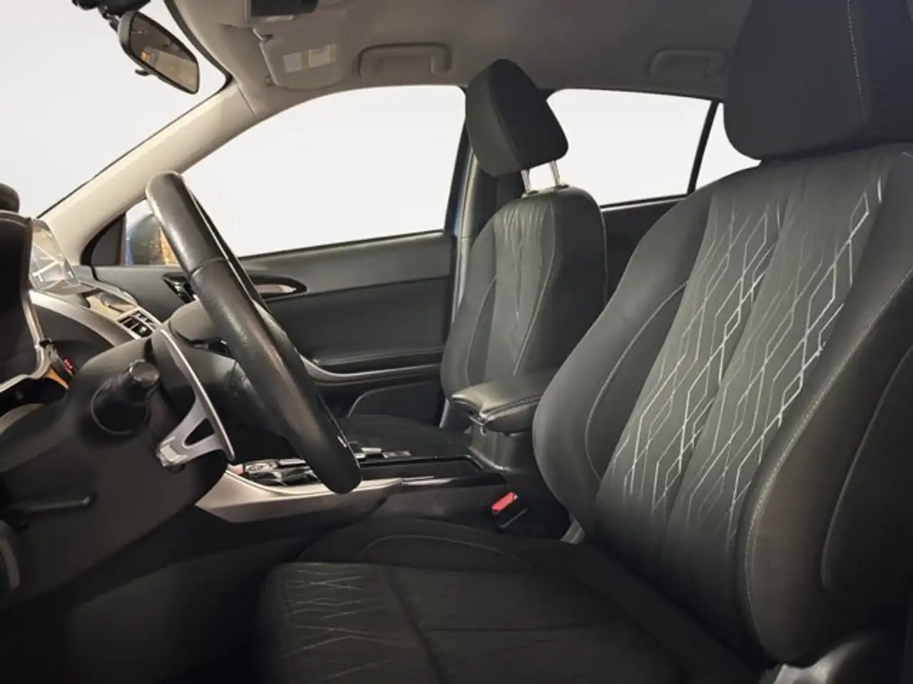 Mitsubishi Eclipse Cross снимка Mitsubishi Eclipse Cross