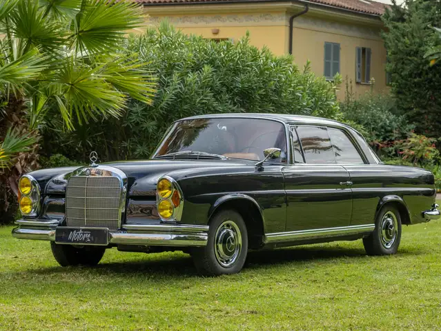 Mercedes-Benz W111 220 SEC