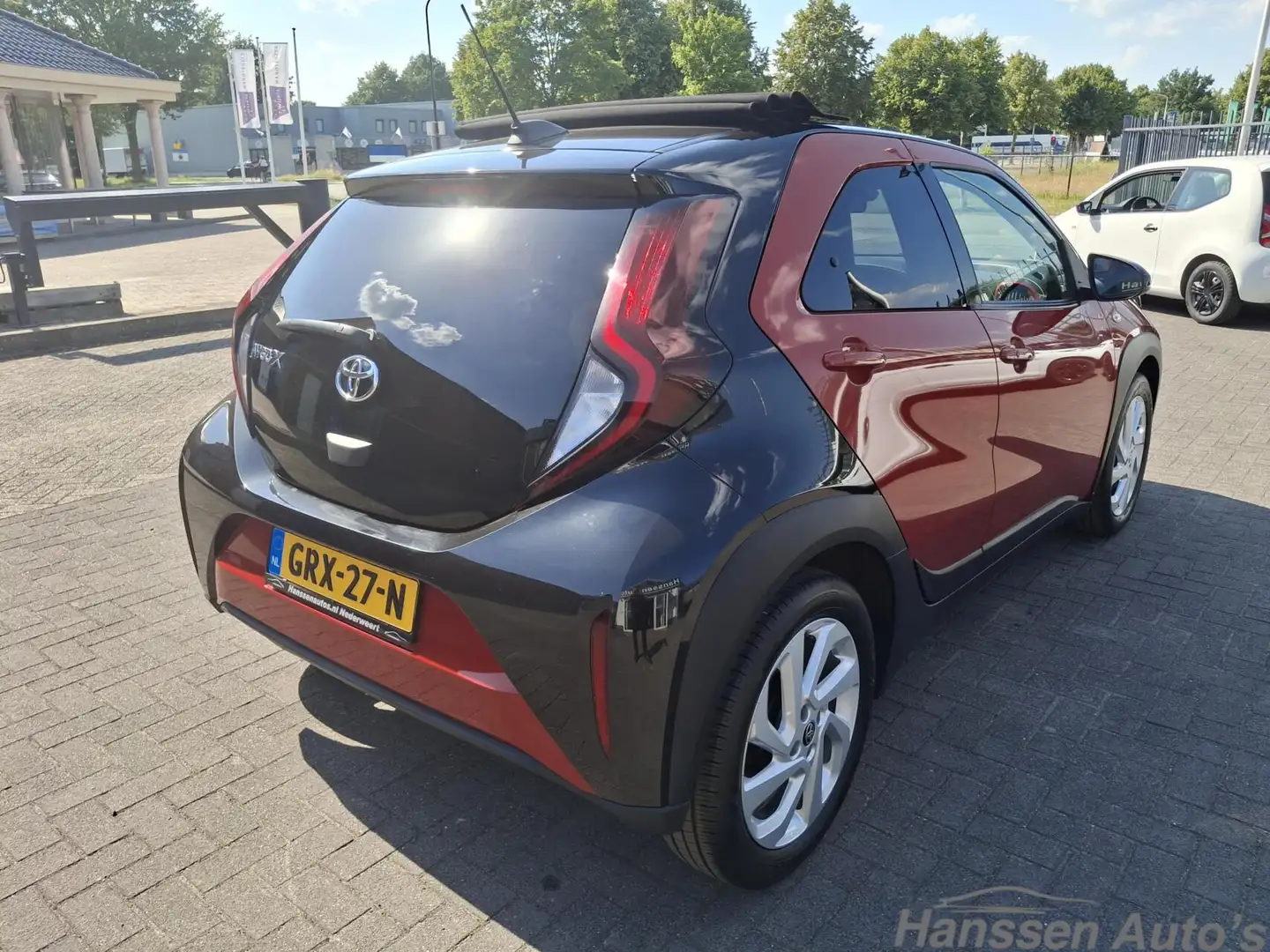Toyota Aygo X 1.0 VVT-i MT Premium Leder Opendak Rouge - 2
