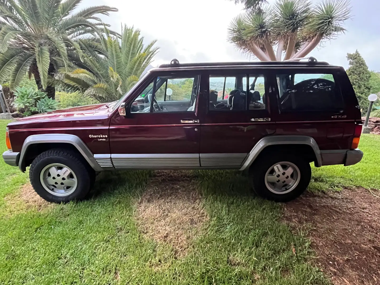 Jeep Cherokee Laredo Burdeos - 2