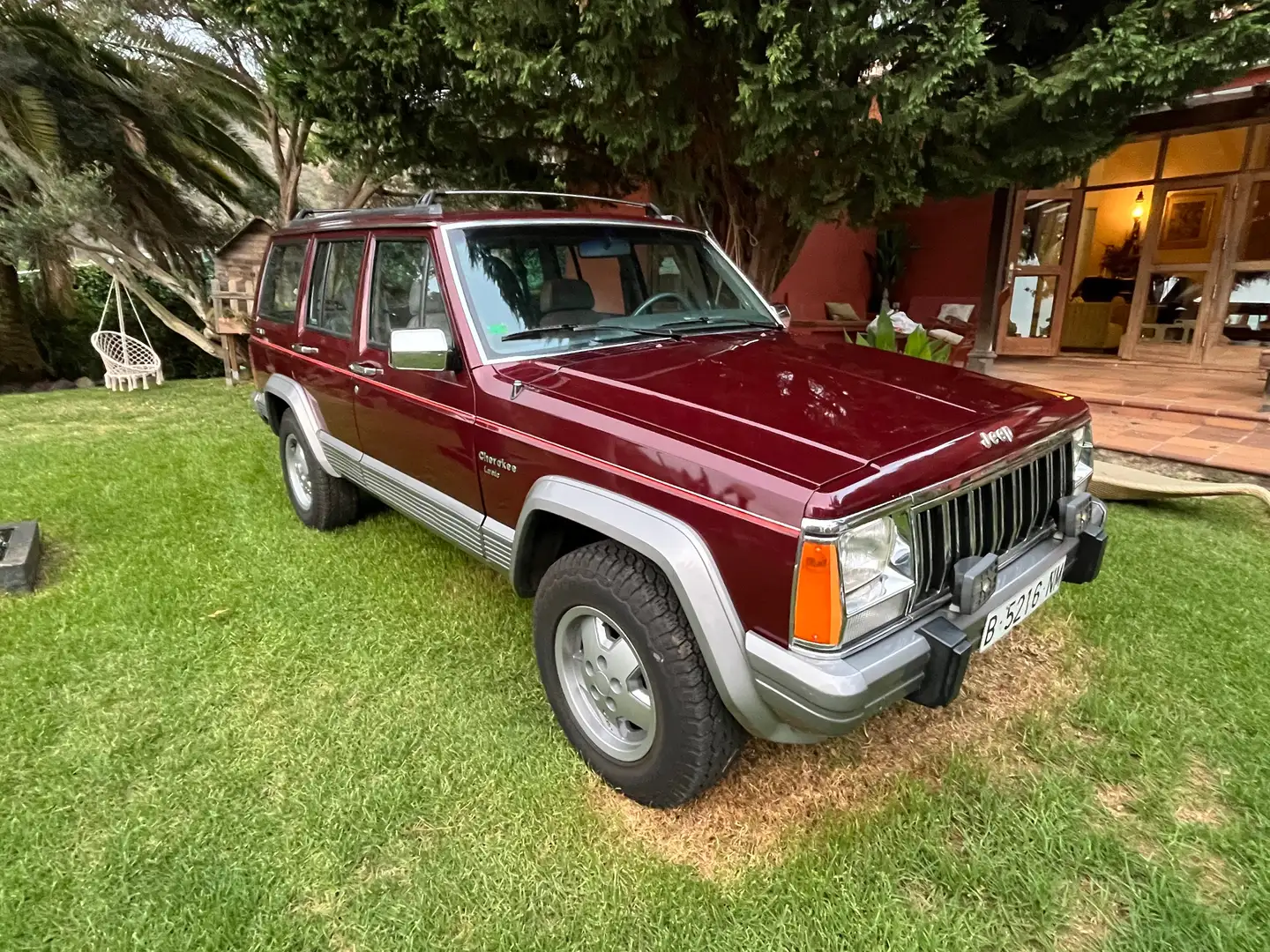 Jeep Cherokee Laredo Burdeos - 1