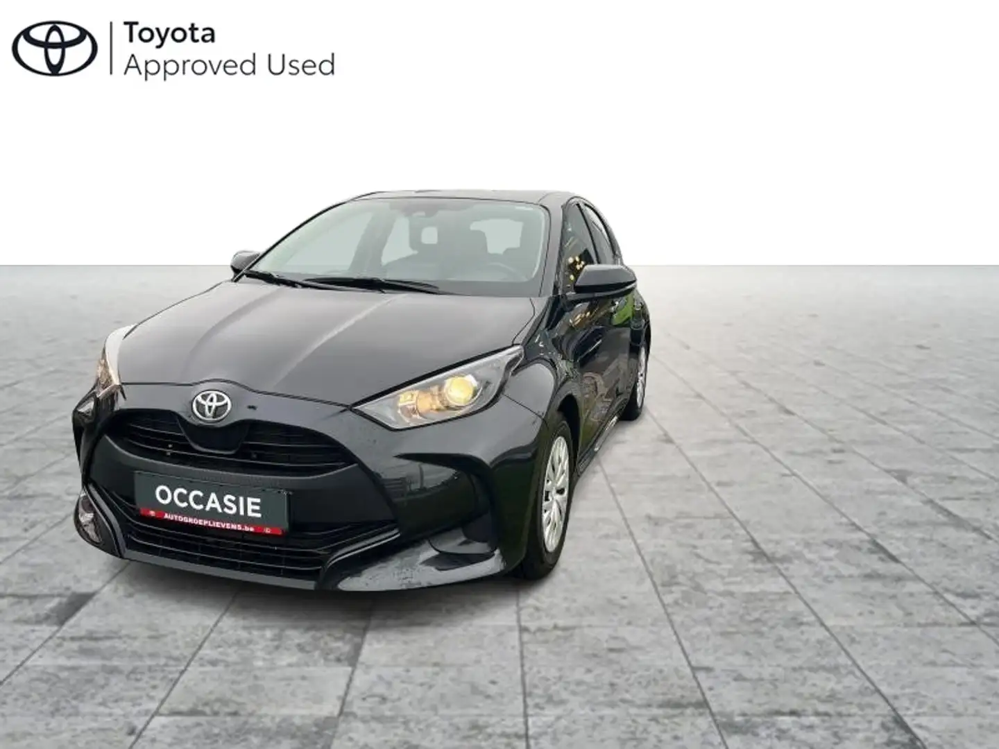 Toyota Yaris 1.0 MT DYNAMIC + NAVI Zwart - 1