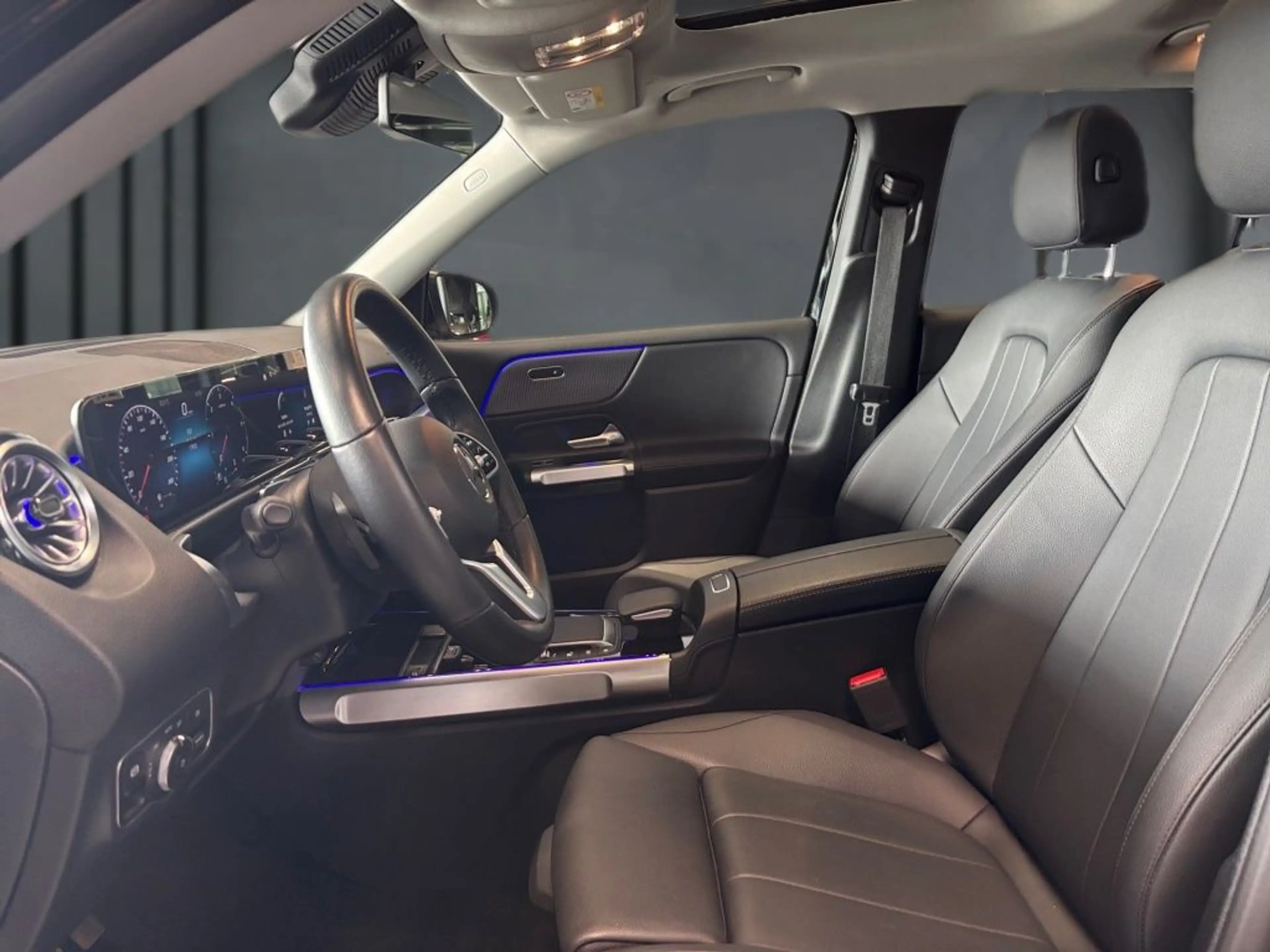 Mercedes-Benz GLB 220 d Progressive STH Pano KAM PDC SpurH — photo 7