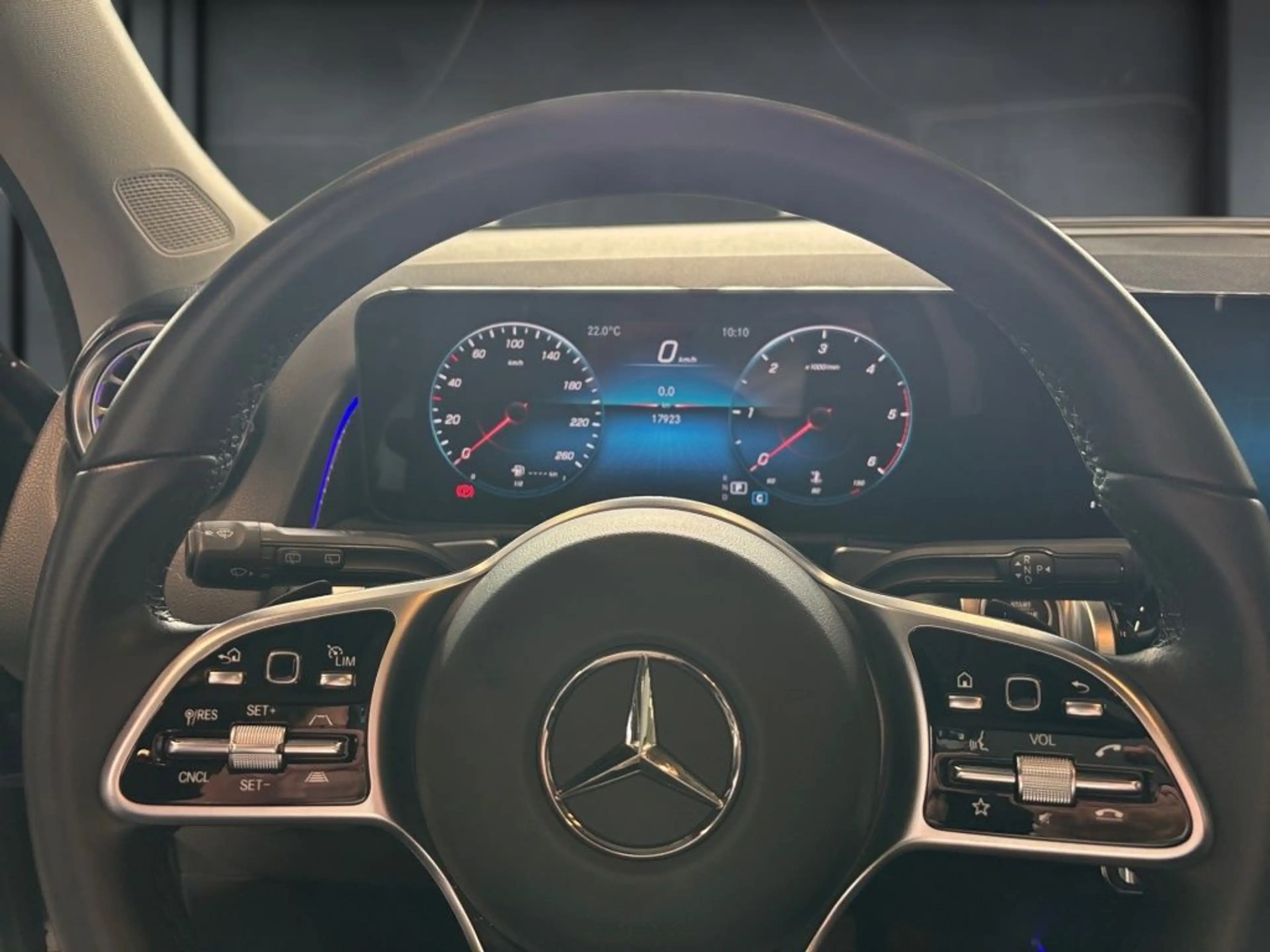 Mercedes-Benz GLB 220 d Progressive STH Pano KAM PDC SpurH — photo 8