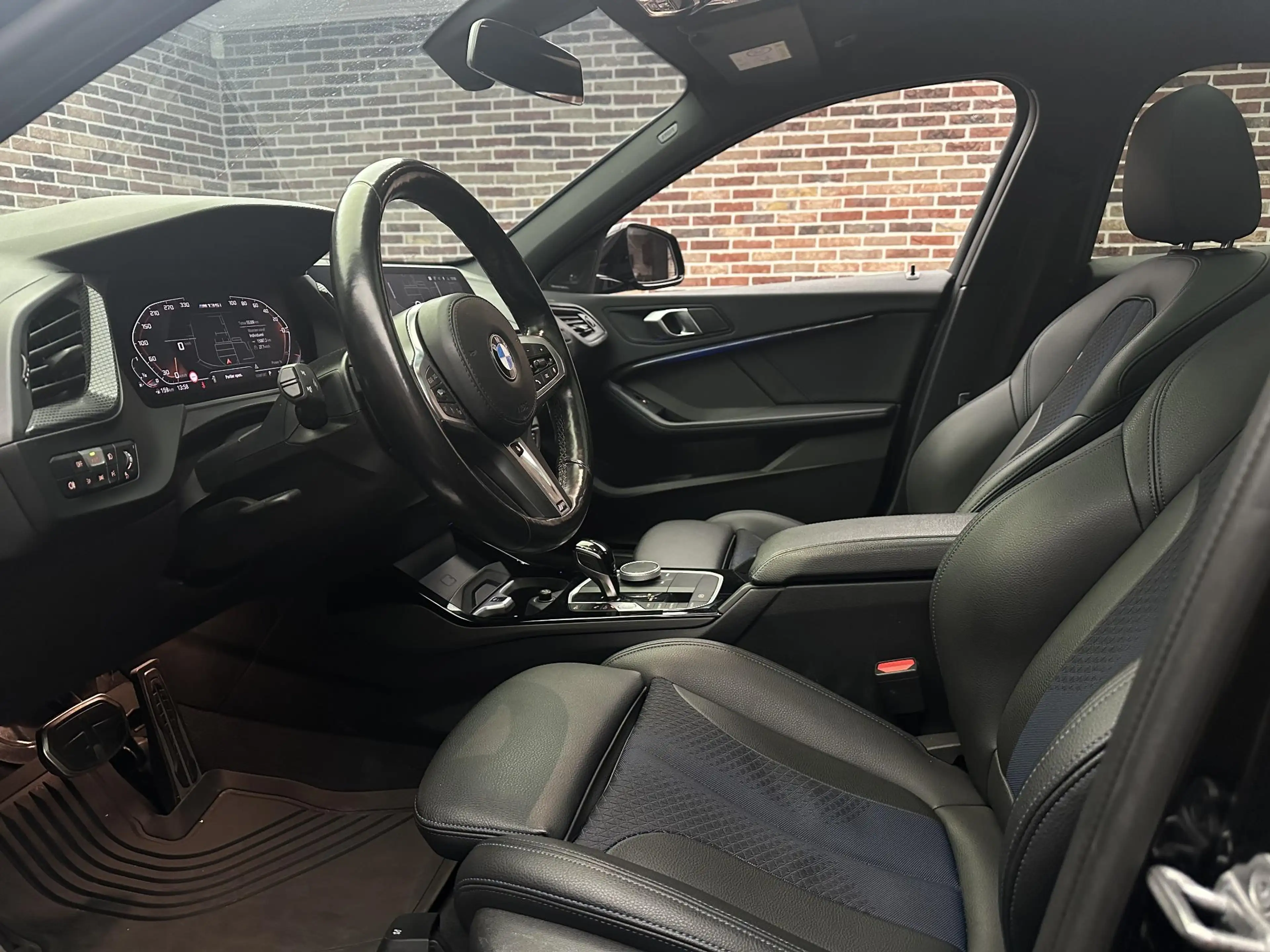 BMW 135 1-serie M135i xDrive Executive — photo 3