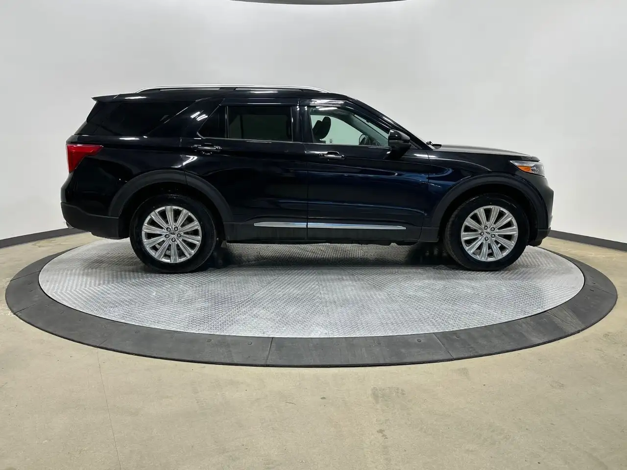 Ford Explorer снимка Ford Explorer