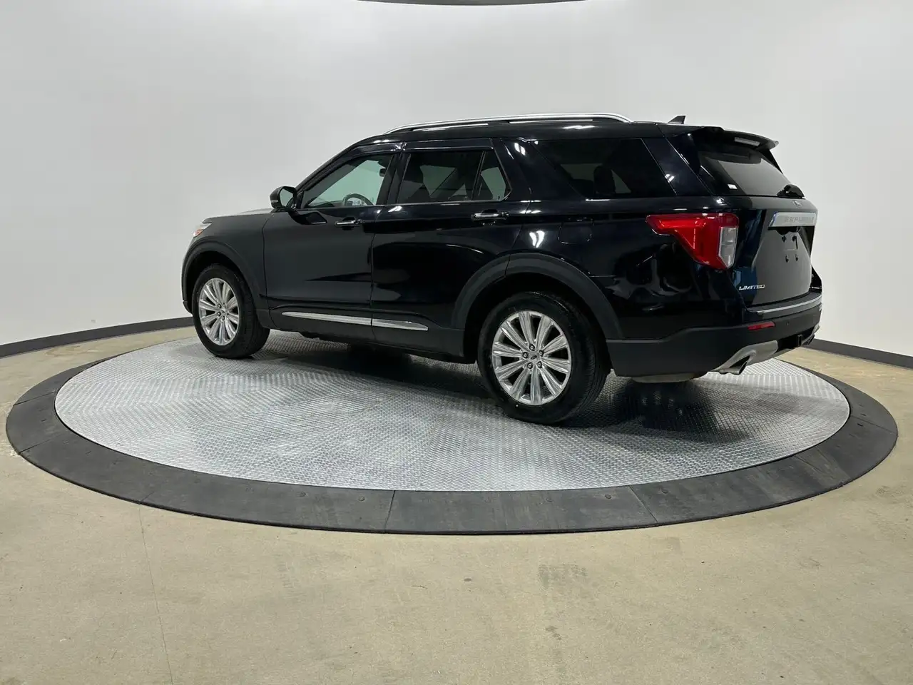Ford Explorer снимка Ford Explorer