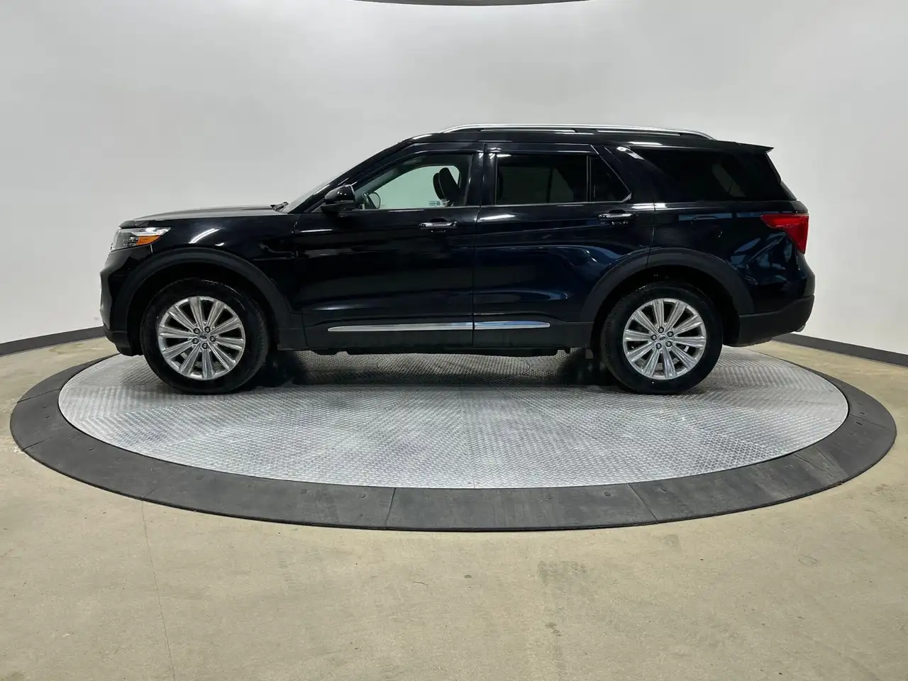 Ford Explorer снимка Ford Explorer