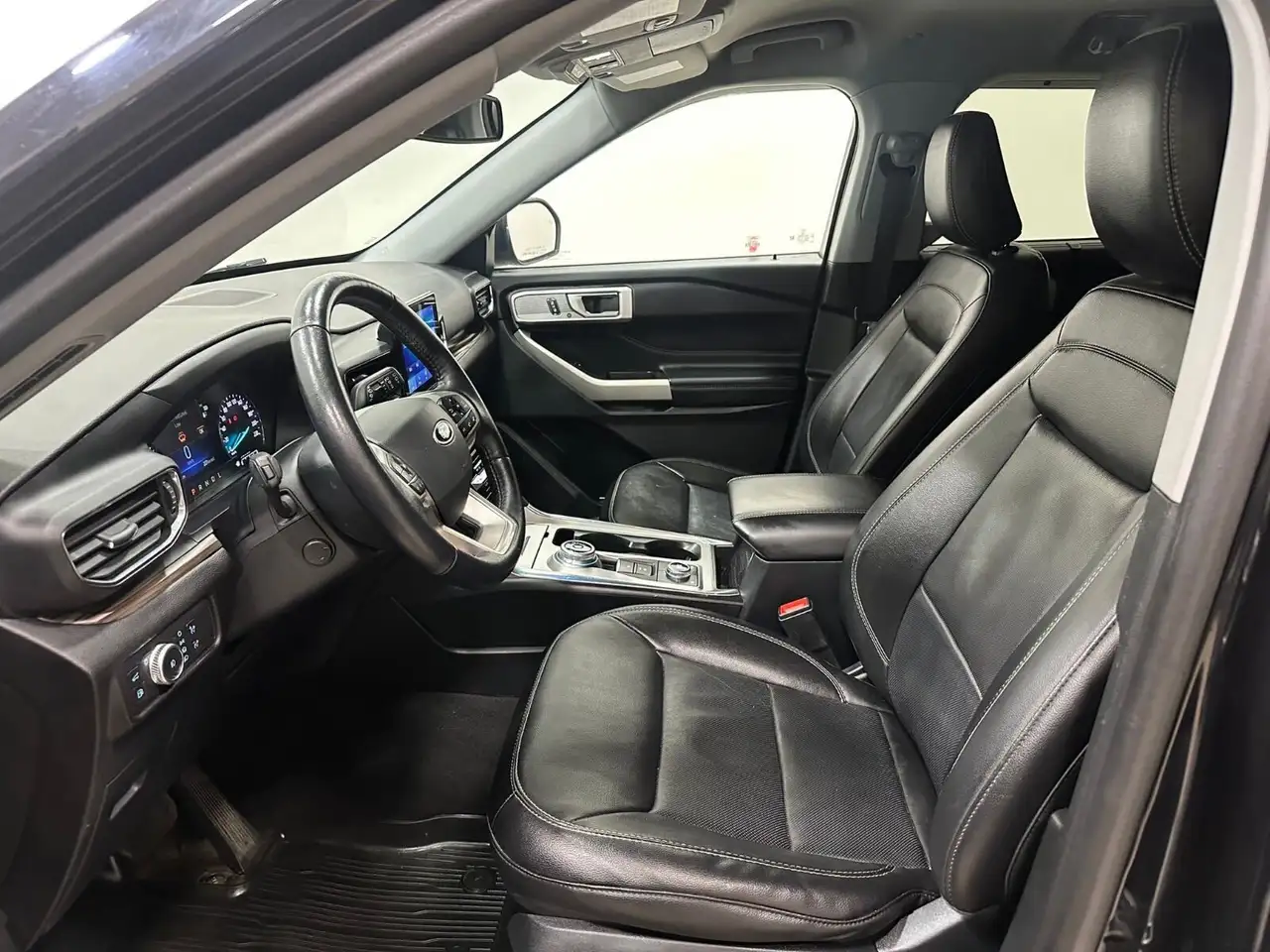 Ford Explorer снимка Ford Explorer